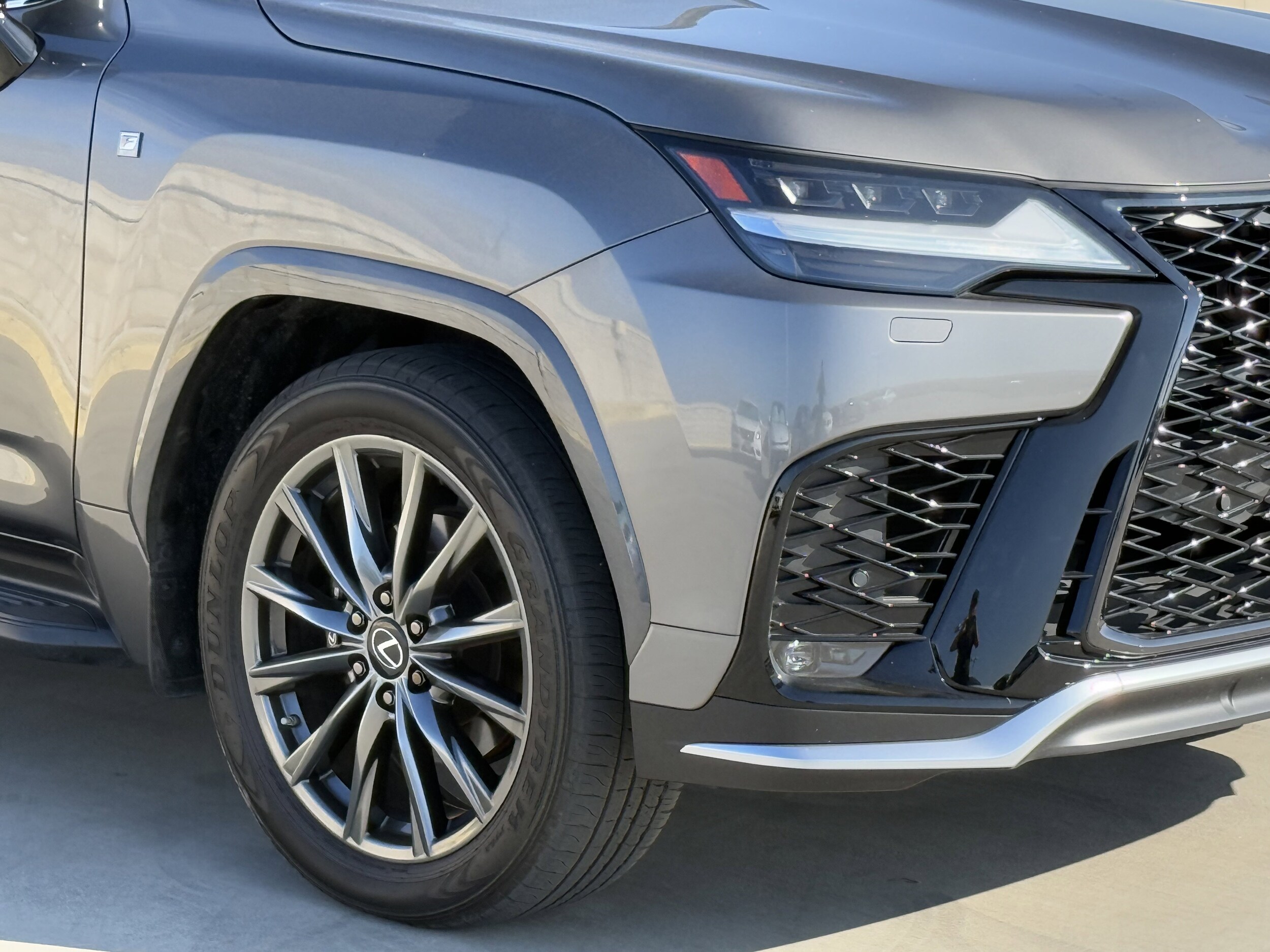 2023 Lexus LX 600 F SPORT photo 3