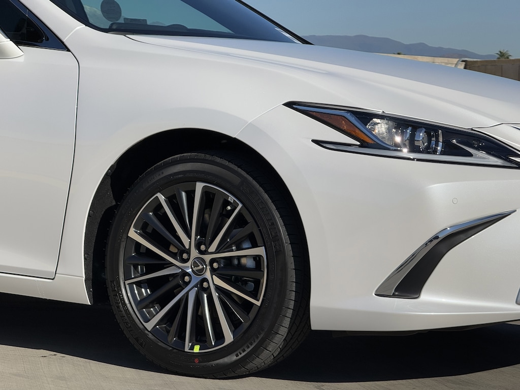 New 2025 Lexus ES ES 300h SEDAN