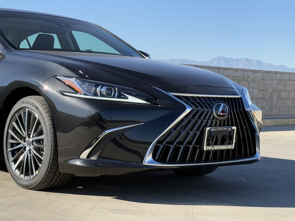New 2025 Lexus ES ES 300h SEDAN