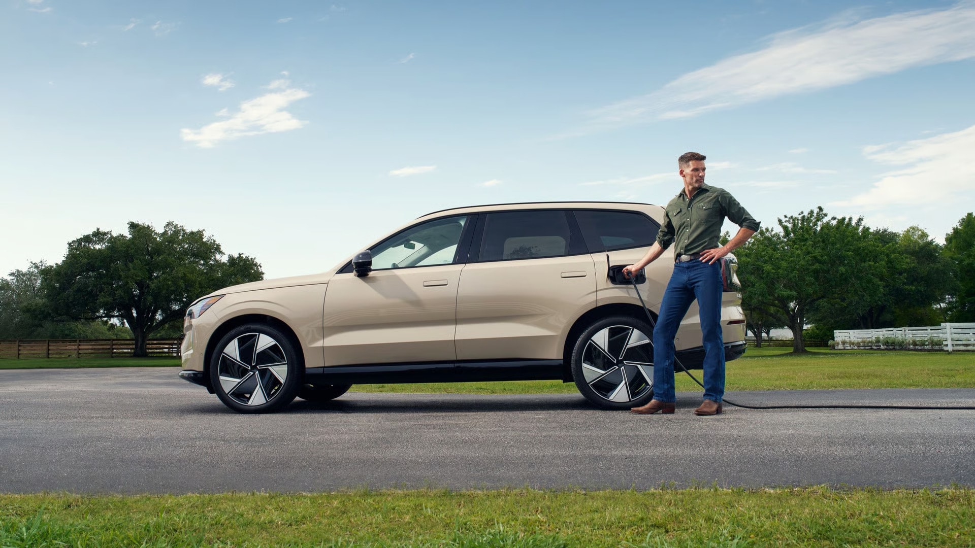 Choose the 2026 Volvo EX90