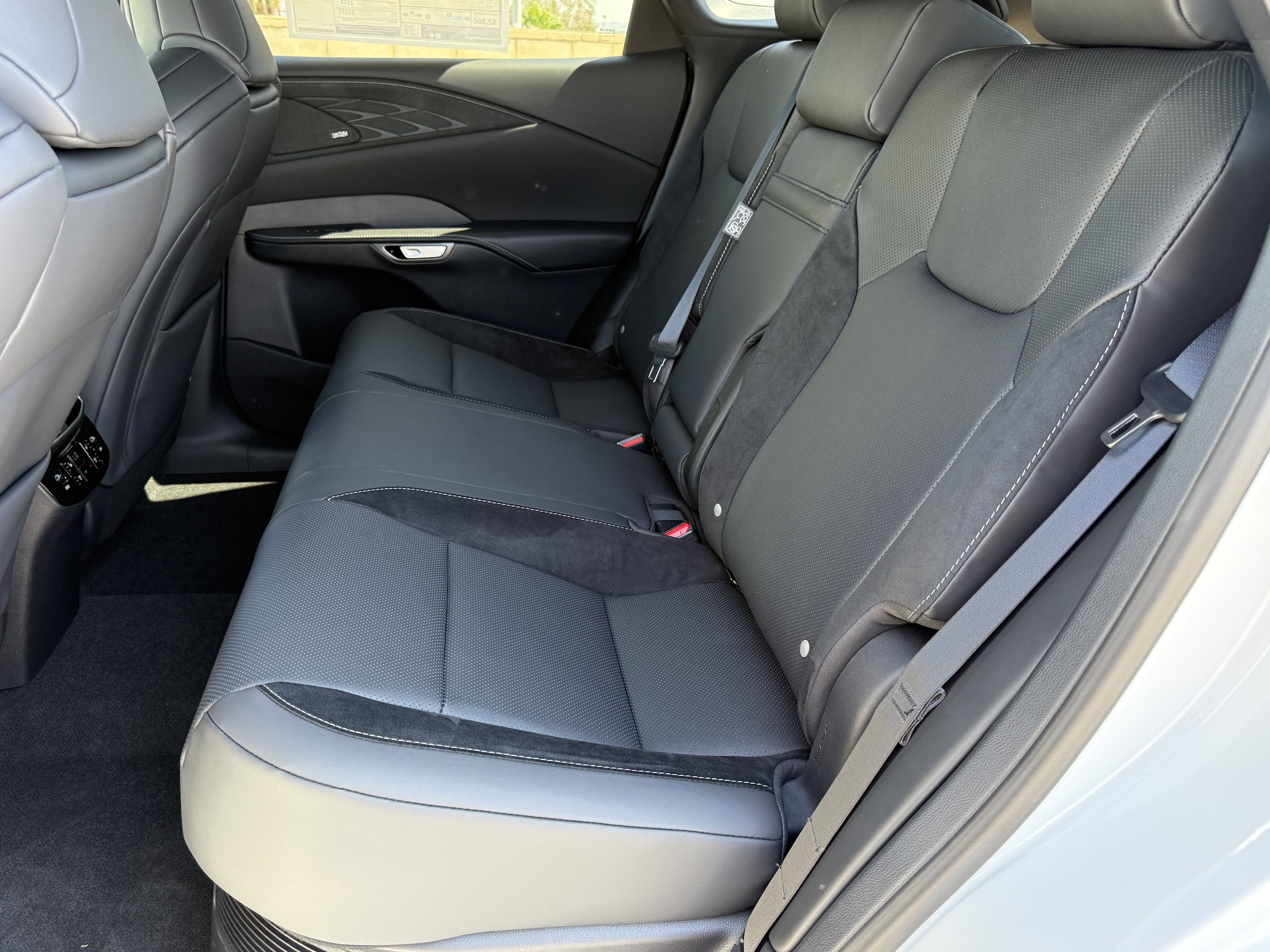 2026 Lexus RX 500h F-Sport - Photo 28