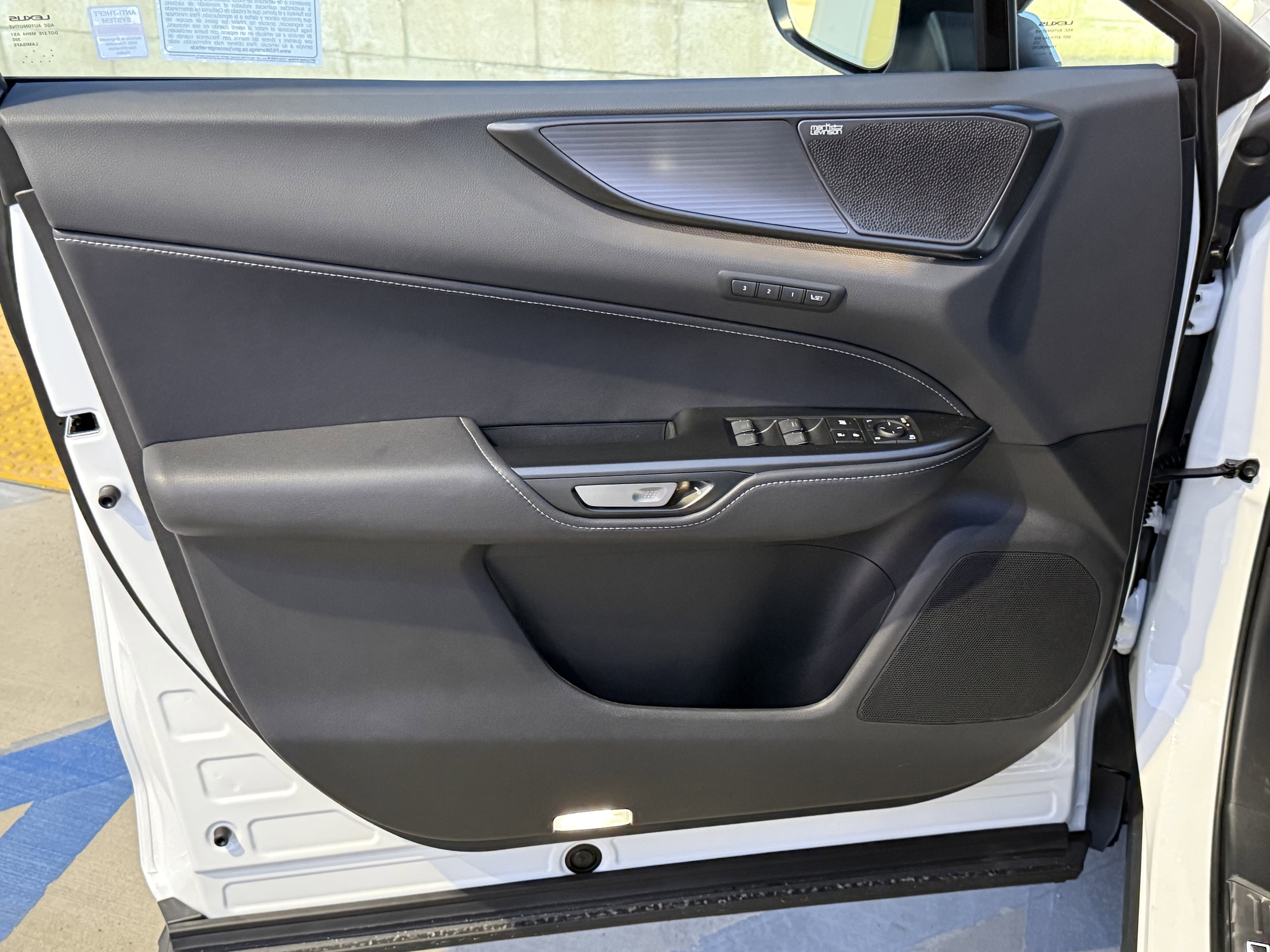 2026 Lexus NX 350h F-Sport - Photo 16