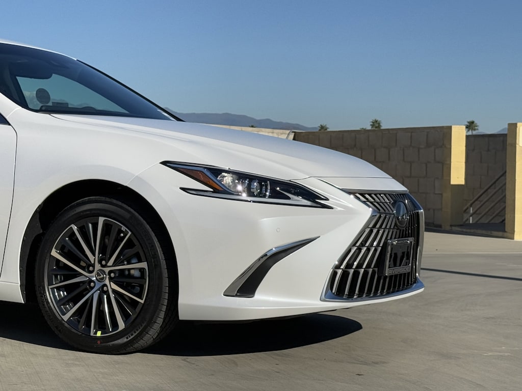 New 2025 Lexus ES ES 300h SEDAN