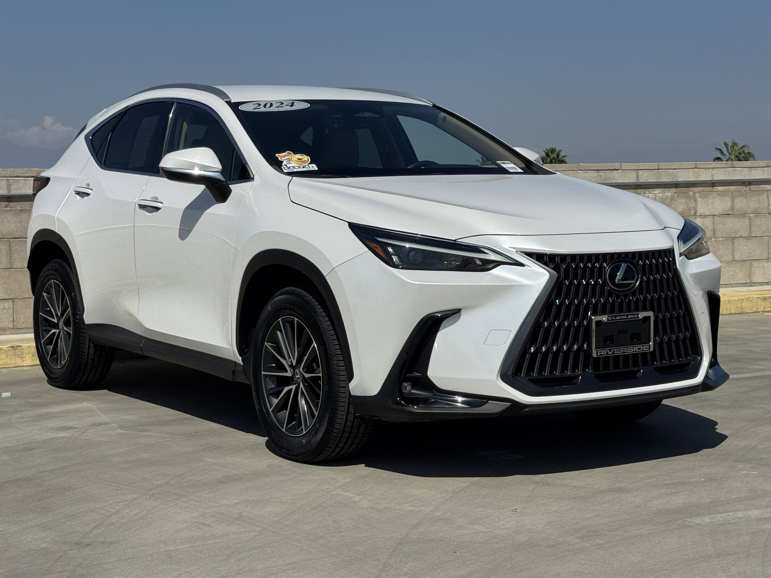 2024 Lexus NX 250 photo 2