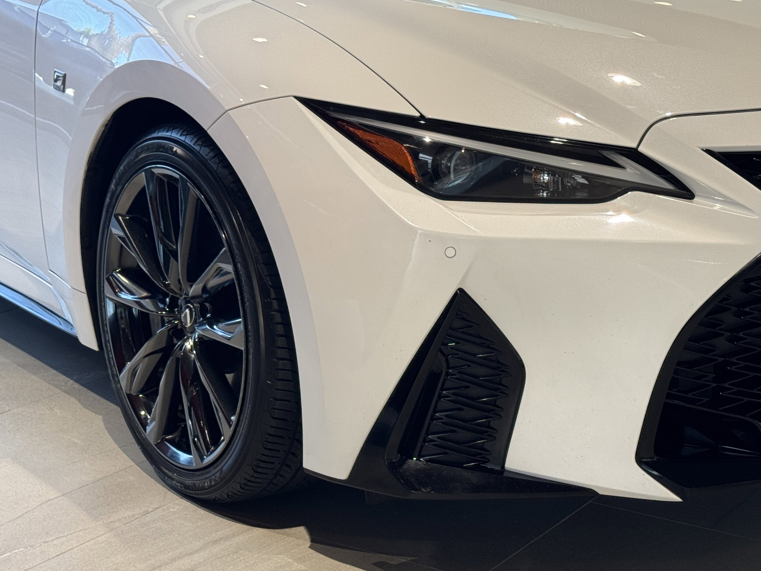 2024 Lexus IS 350 F SPORT photo 3