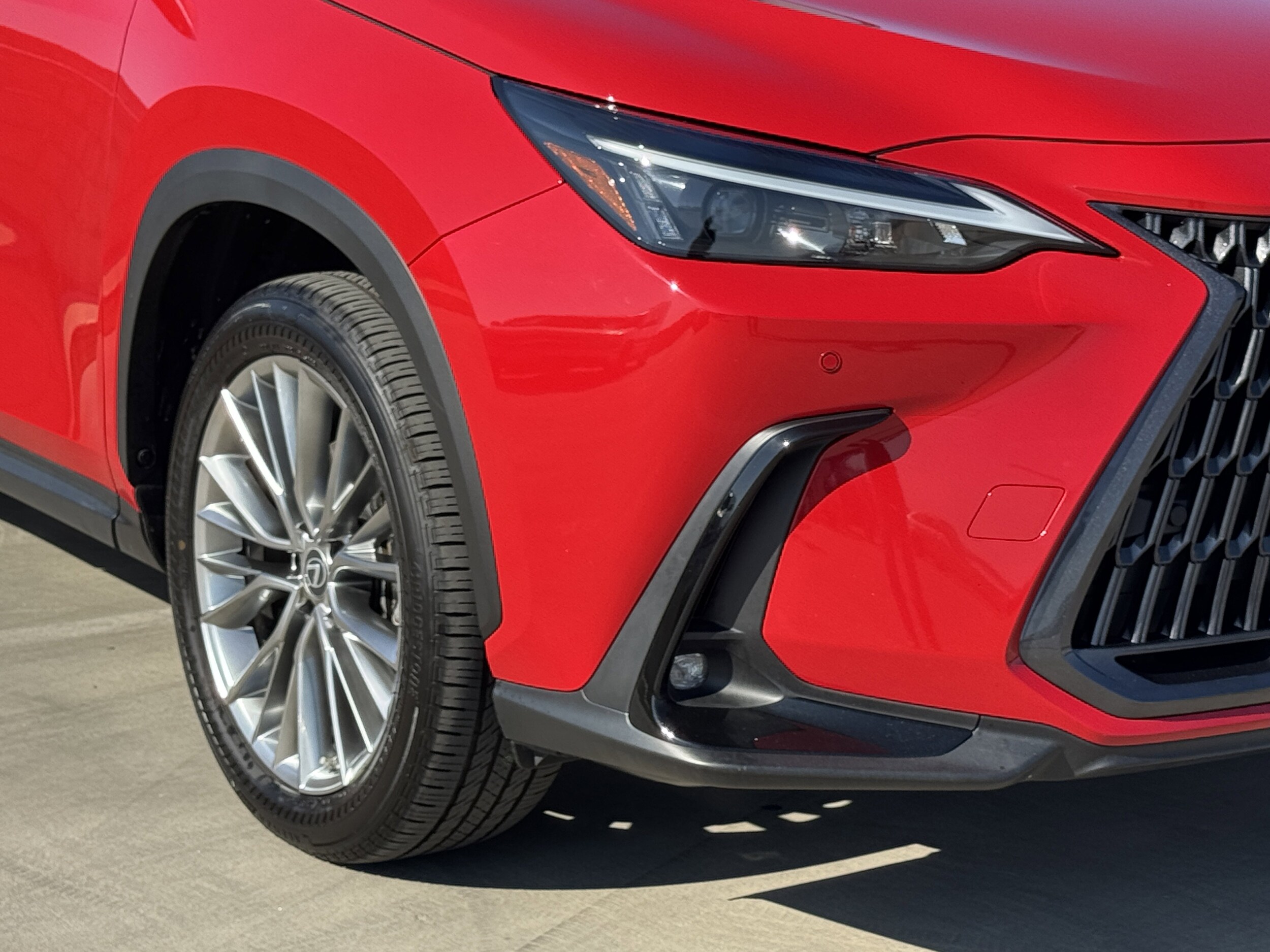 2022 Lexus NX 350h Luxury photo 4