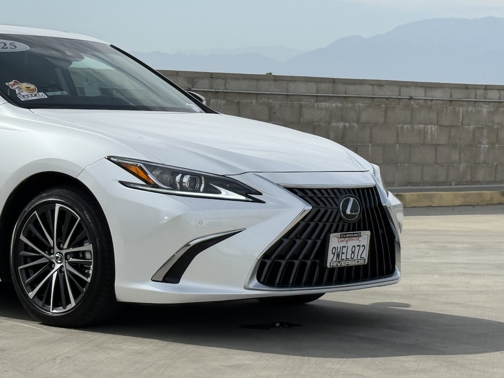 Certified 2025 Lexus ES 300h Base Sedan