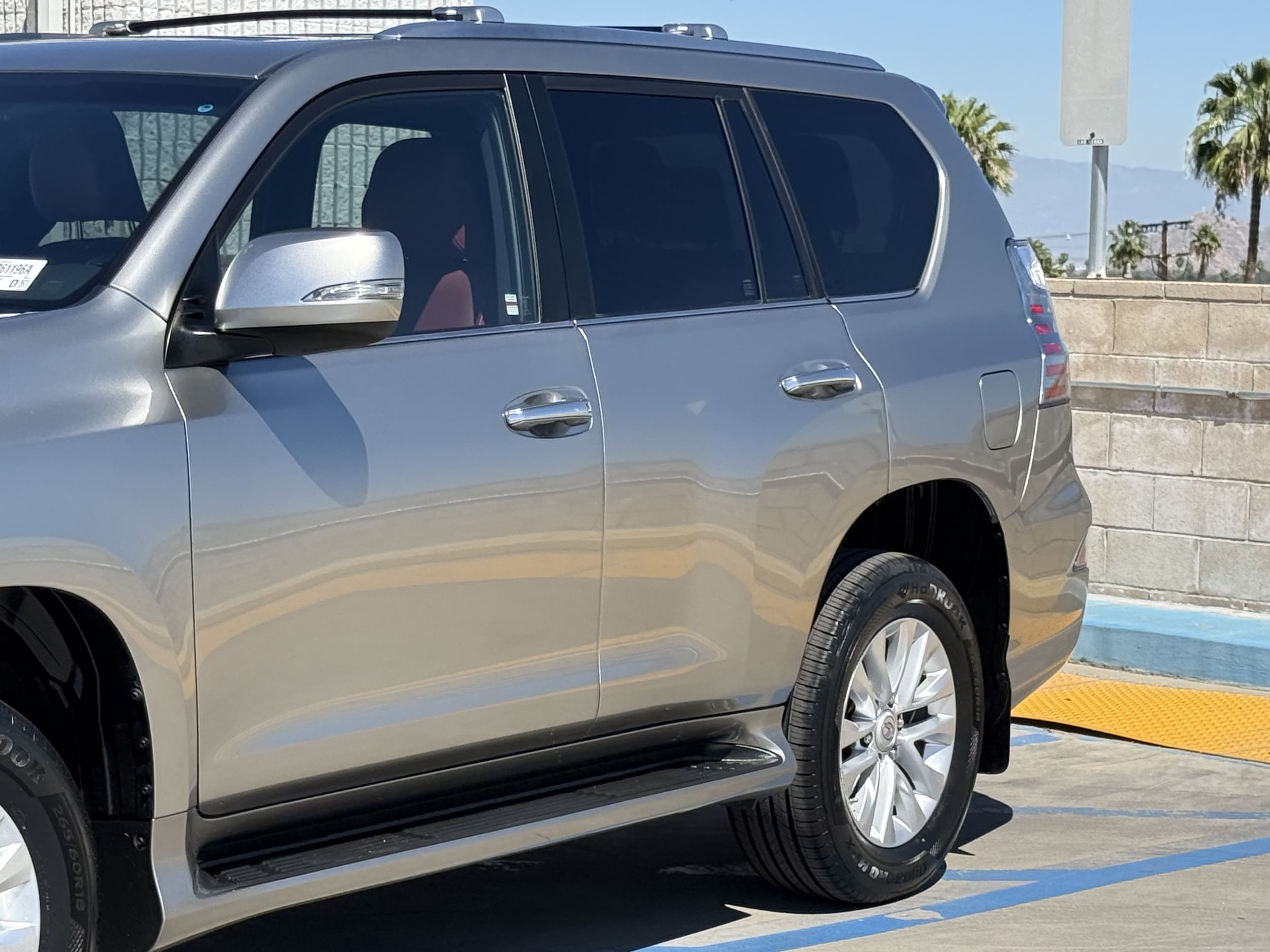 2023 LEXUS GX 460 photo 3