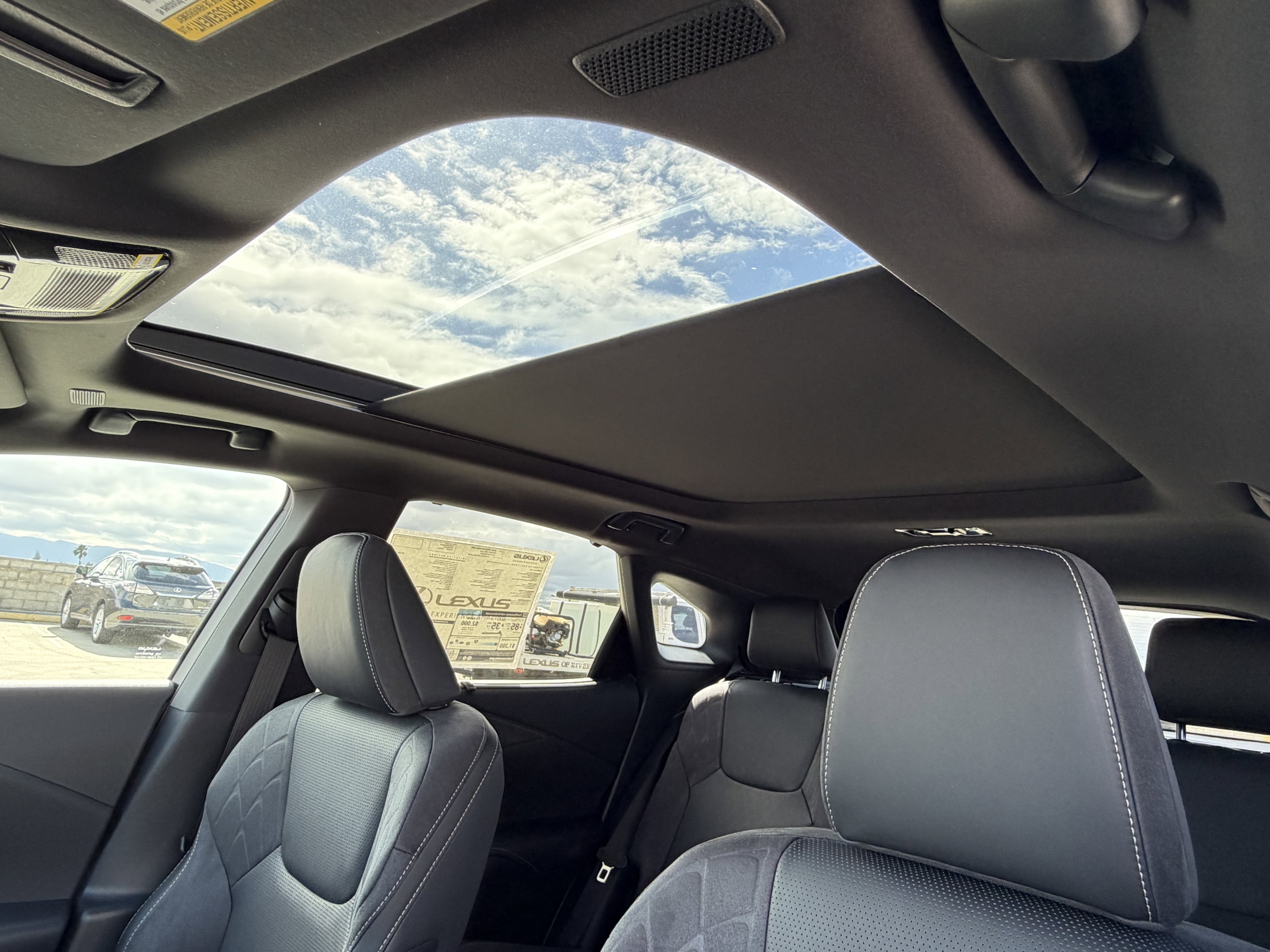 2026 Lexus RX 450h+ Luxury - Photo 18