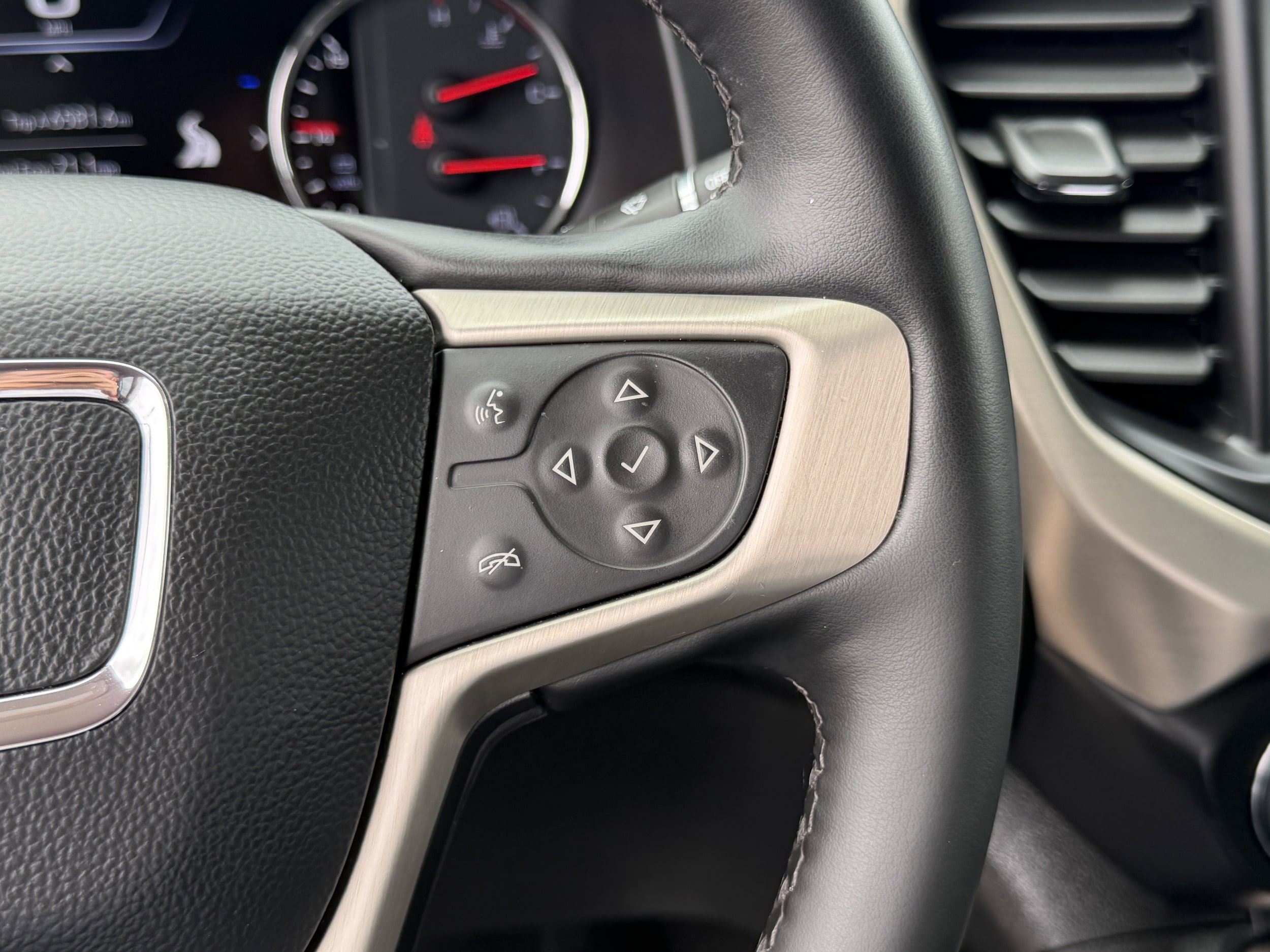 2023 GMC Acadia Denali - Photo 25