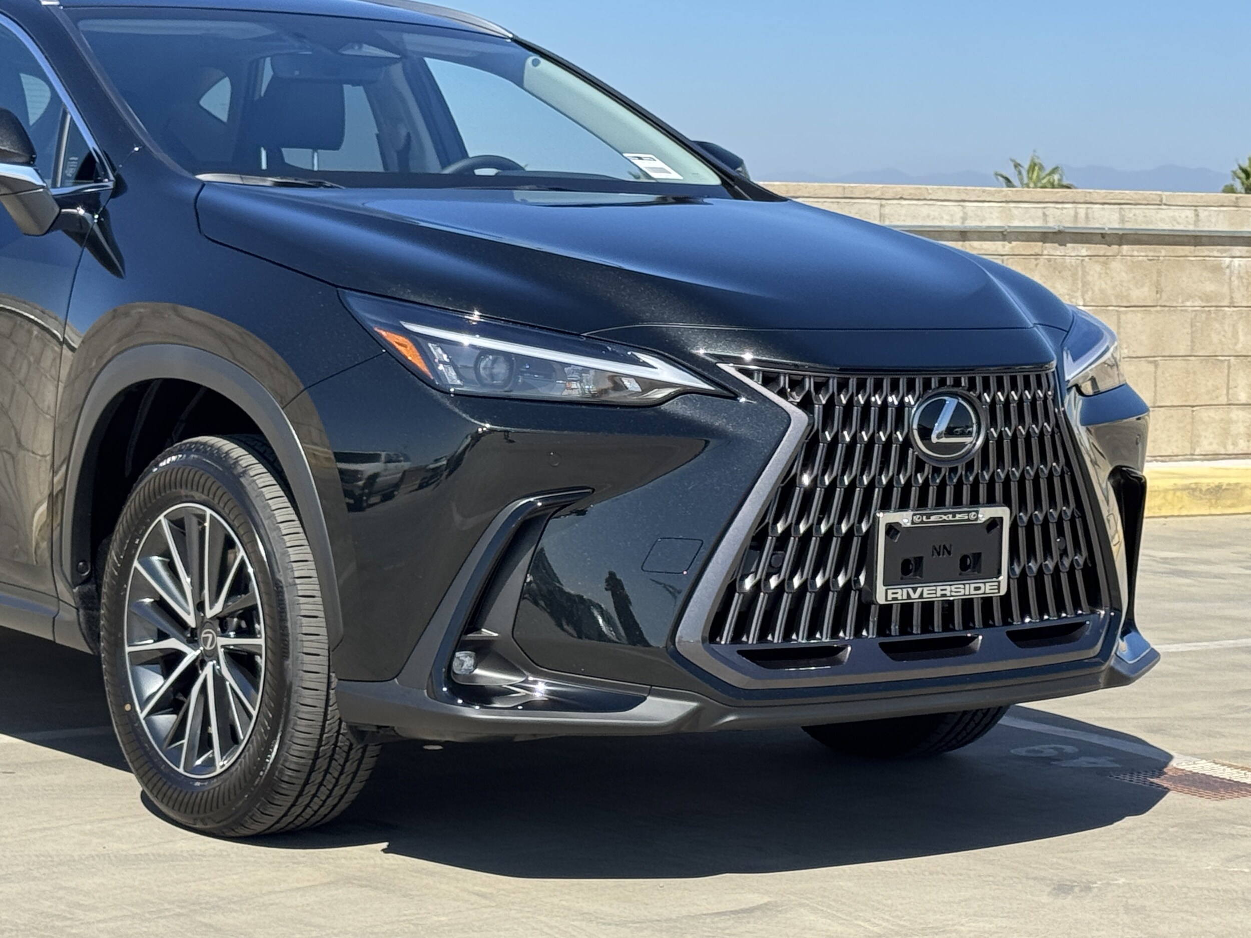 2026 Lexus NX 350h Premium photo 2