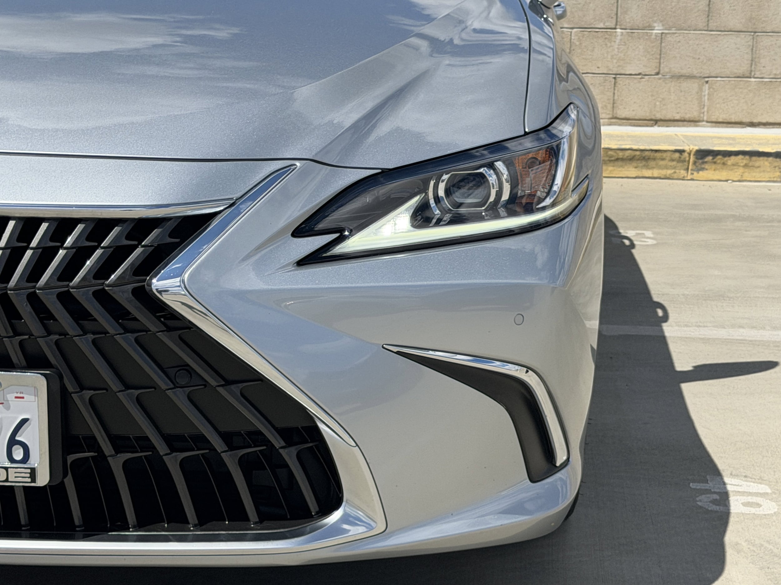 2025 LEXUS ES 300h Base photo 6