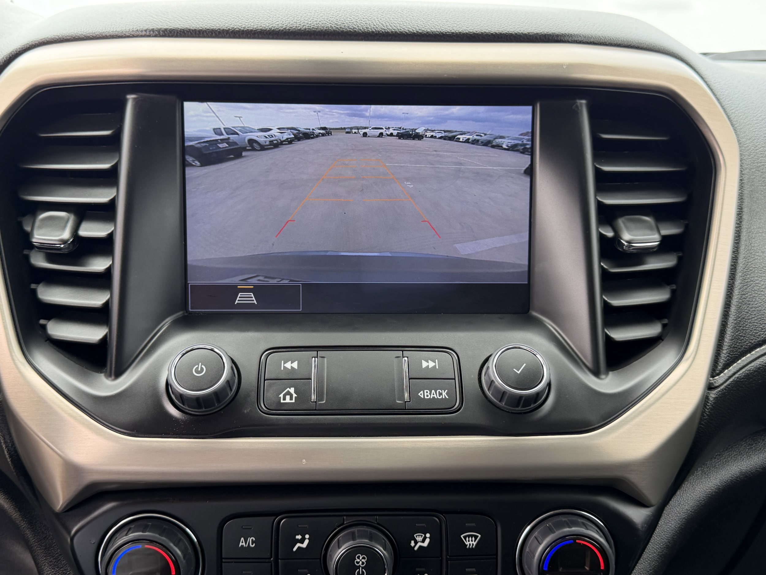 2023 GMC Acadia Denali - Photo 29