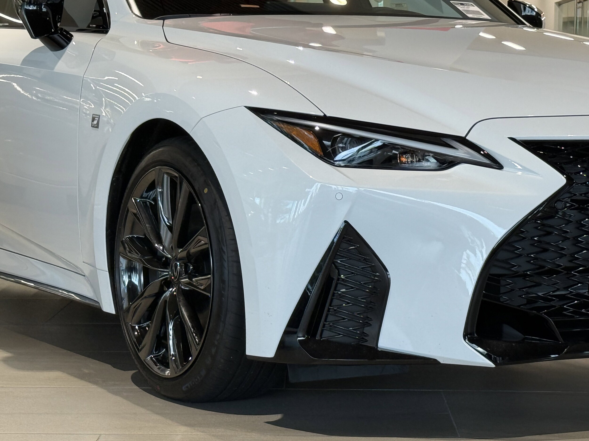 2025 Lexus IS 350 F SPORT photo 4