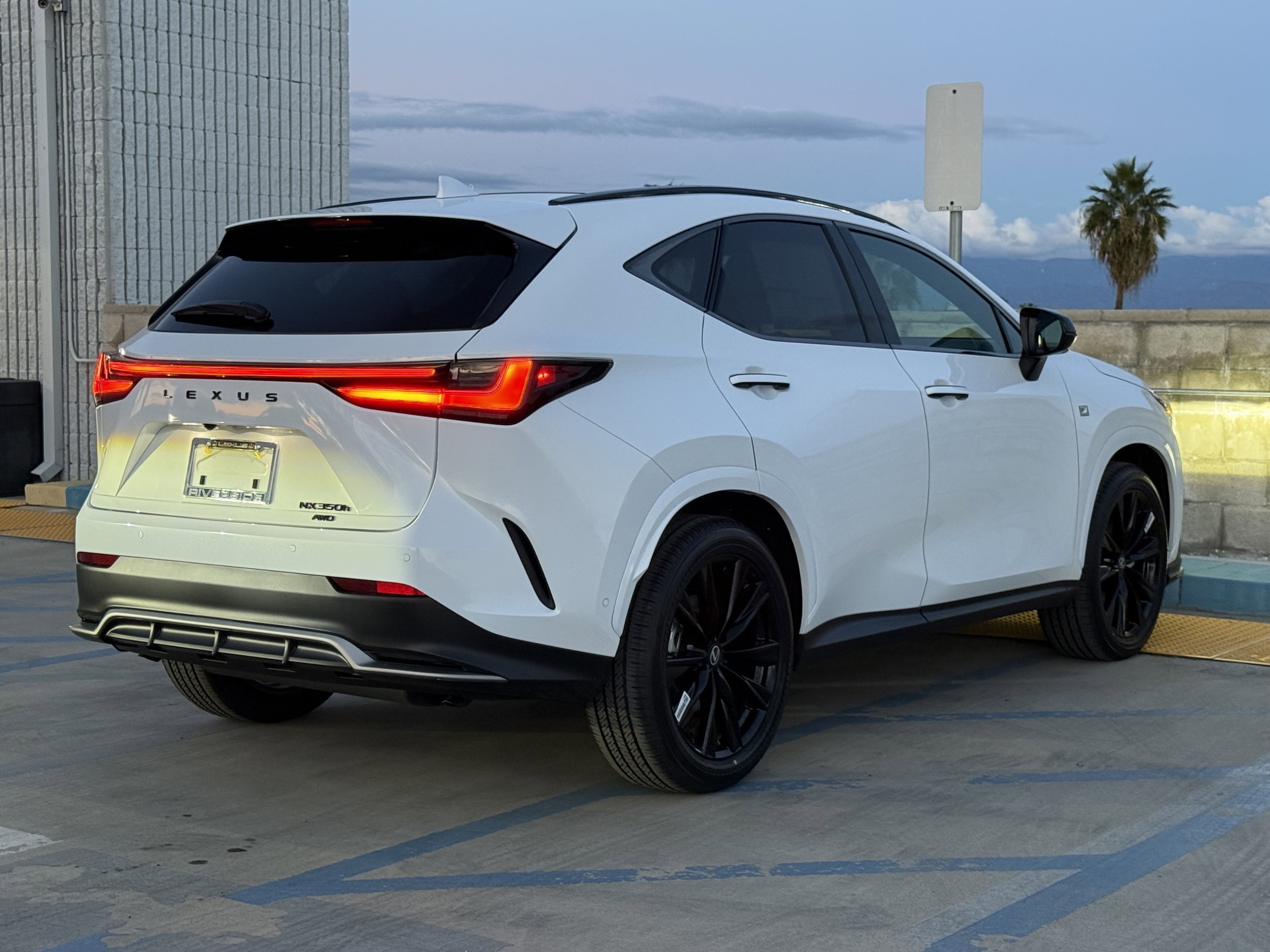 2026 Lexus NX 350h F-Sport - Photo 11