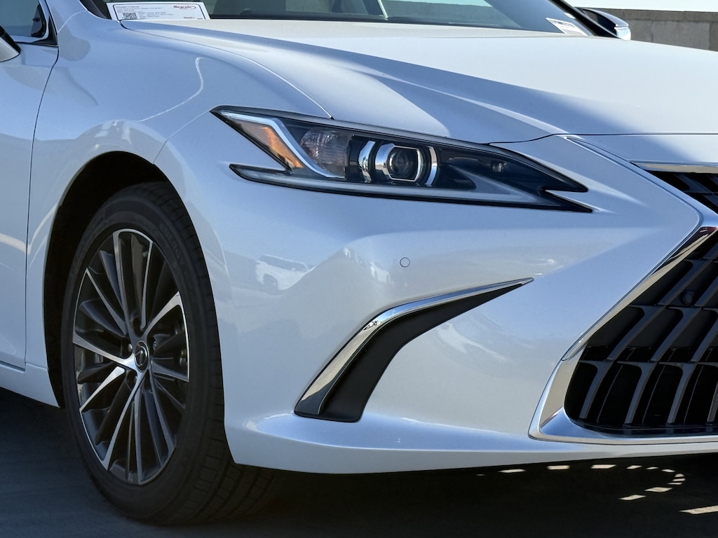 New 2025 Lexus ES 300h SEDAN