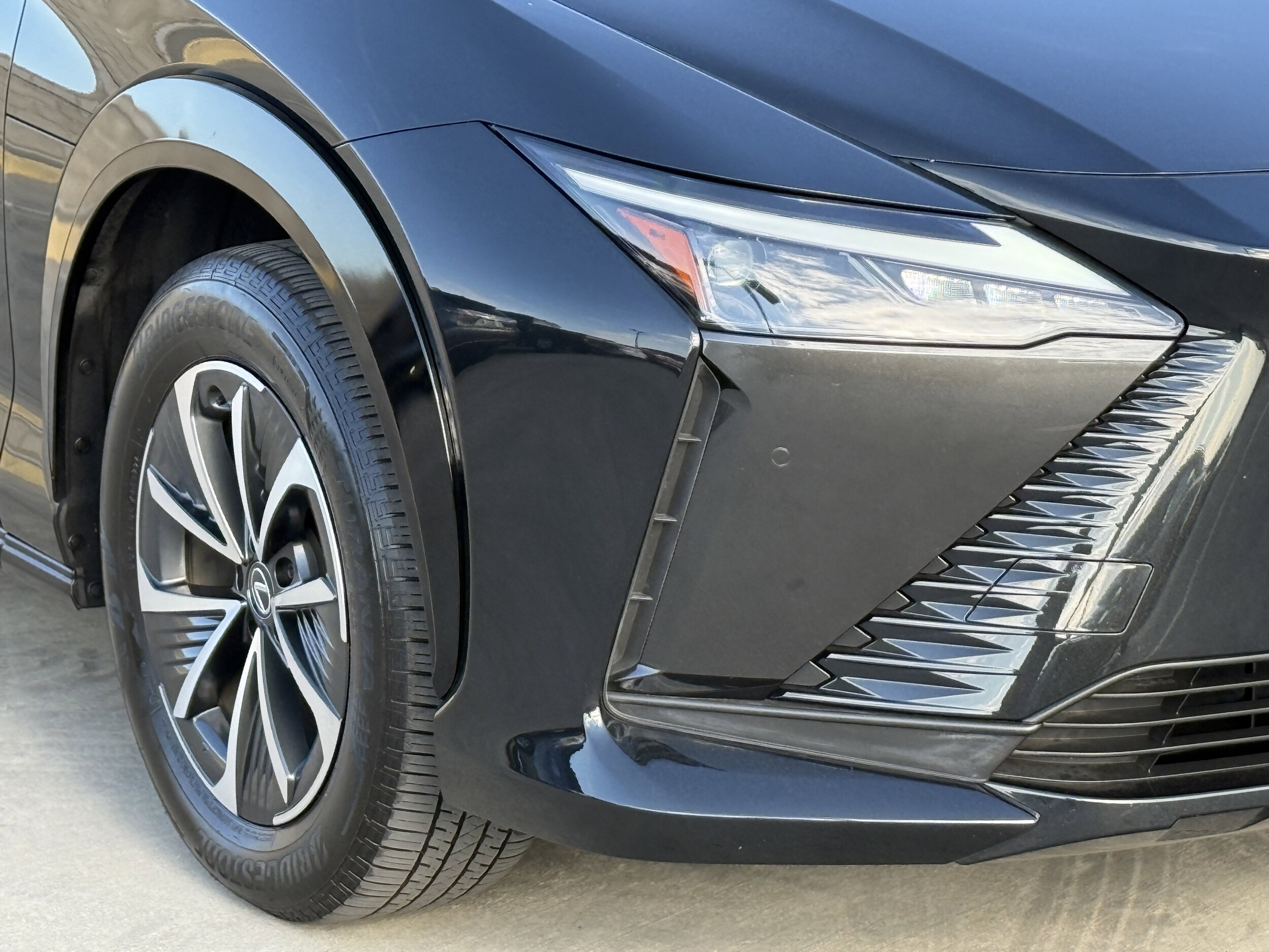 2024 Lexus RZ 300e Premium photo 4