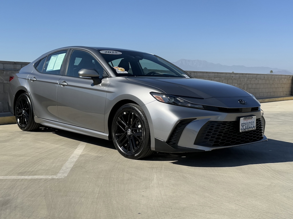Used 2025 Toyota Camry SE Sedan