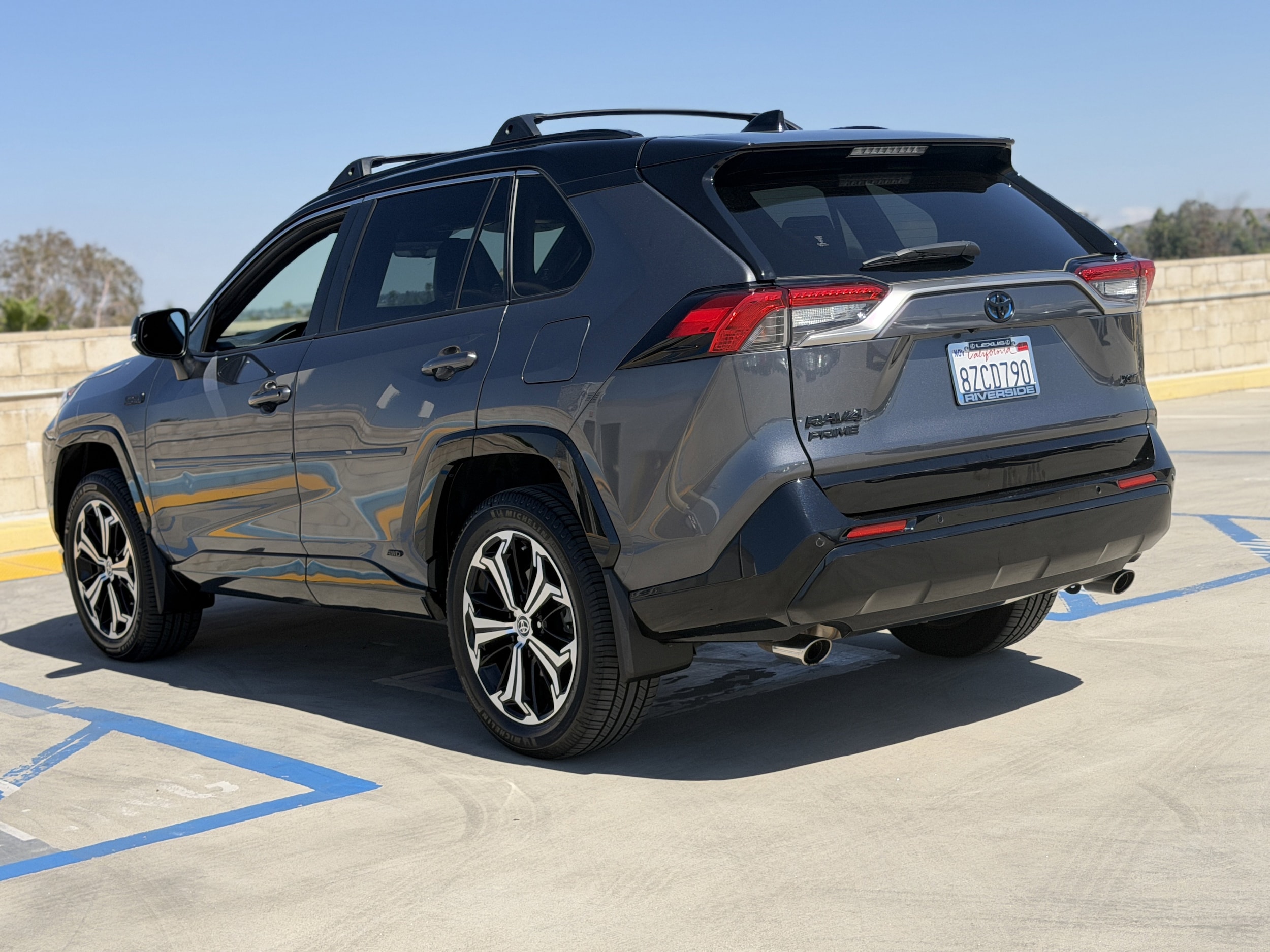 2021 Toyota RAV4 Prime XSE photo 3