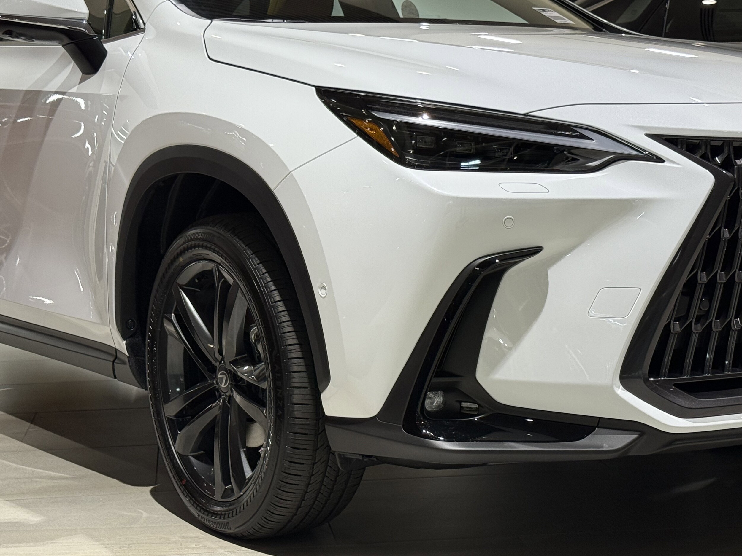 2026 Lexus NX Luxury AWD photo 4