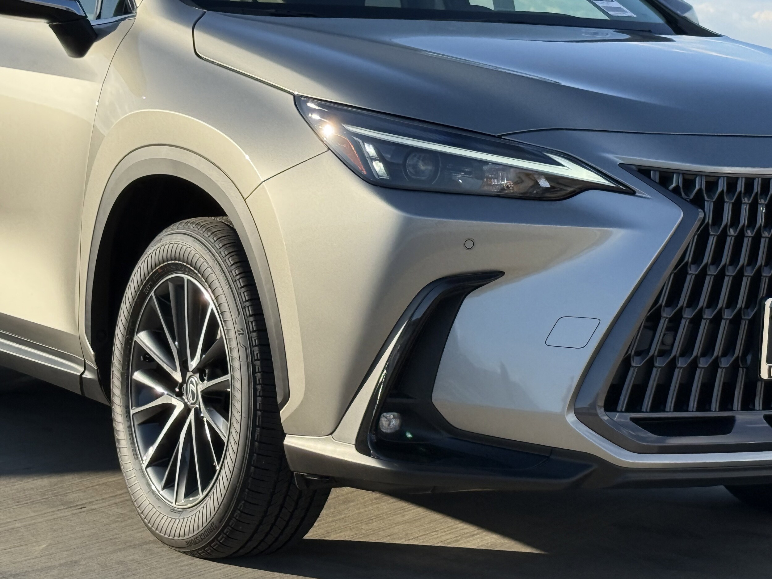 2026 Lexus NX 350 Premium photo 4