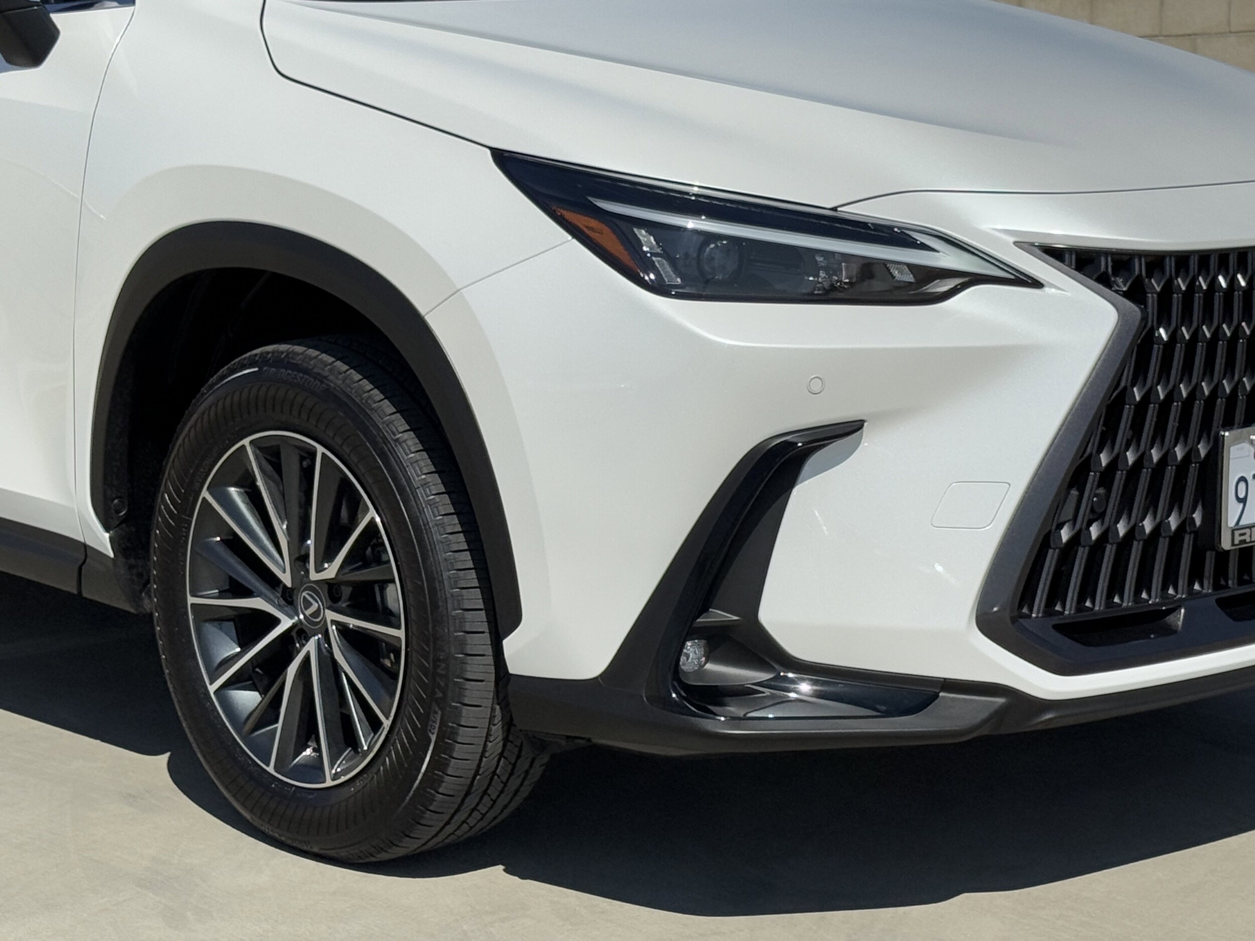 2025 Lexus NX 350h Premium photo 4