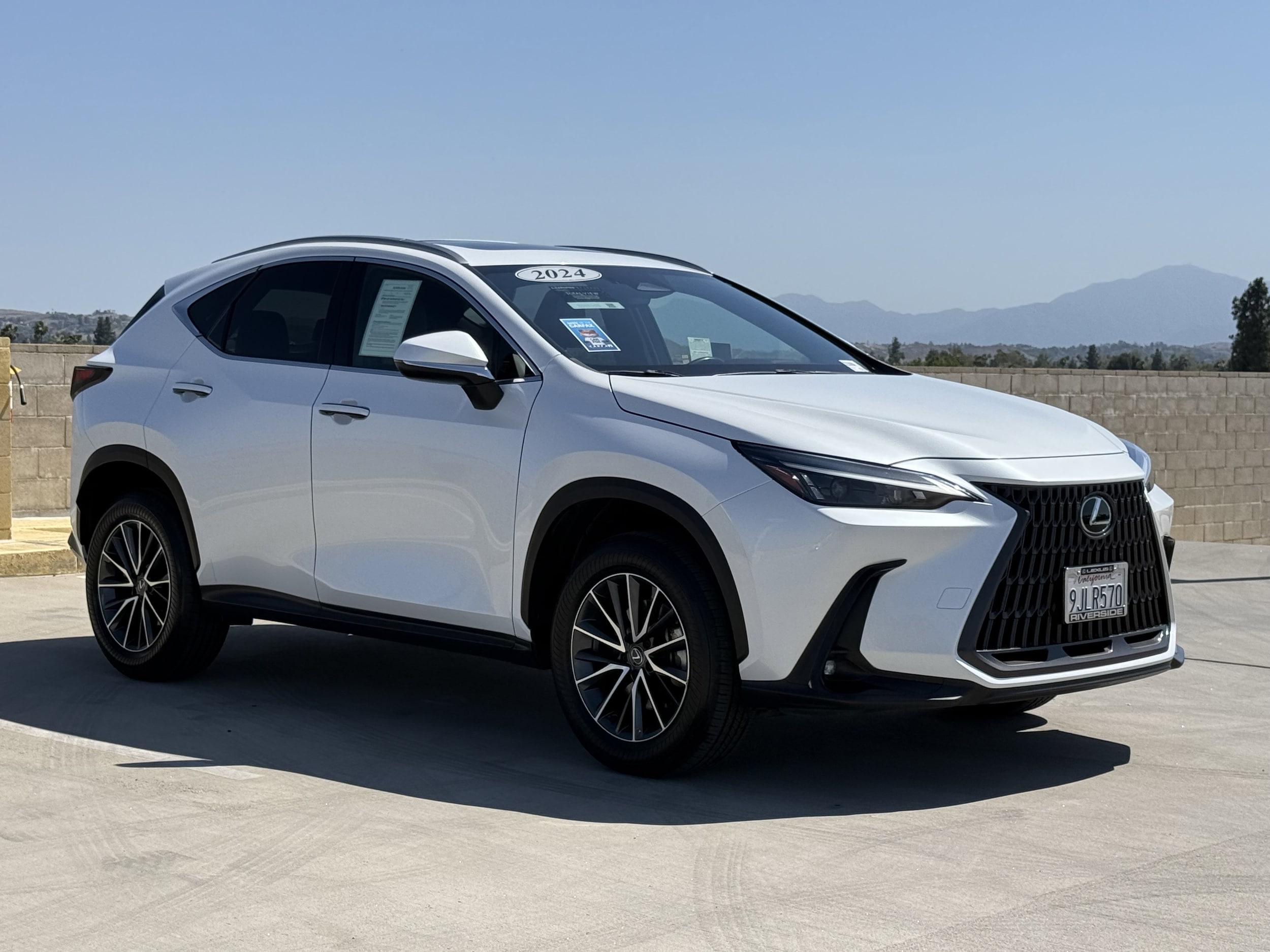 LEXUS NX F SPORT ホワイトモデル ケース付き Lexus NX Research Hub | Lexus of Riverside | Riverside, CA