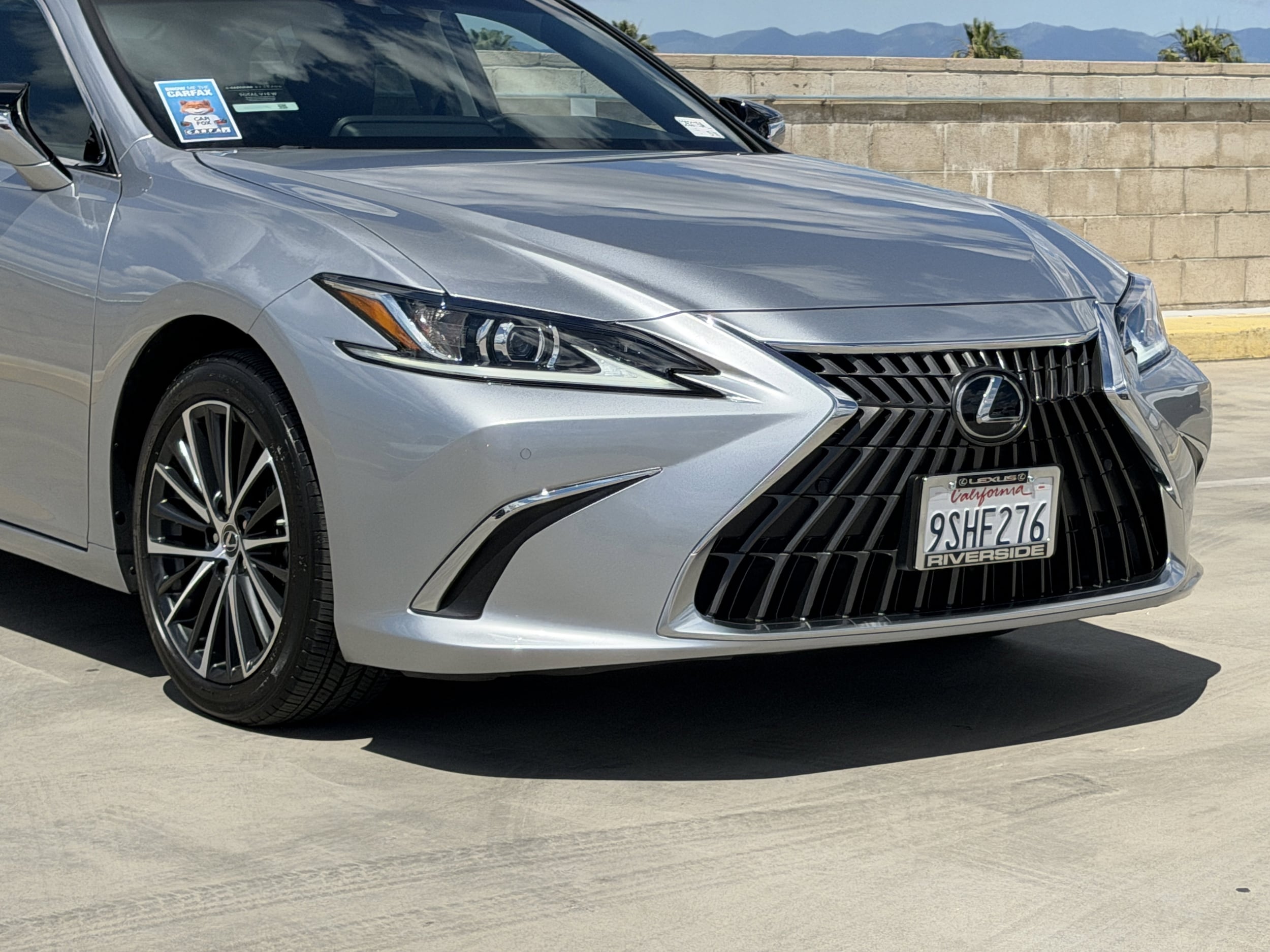 2025 LEXUS ES 300h Base photo 2