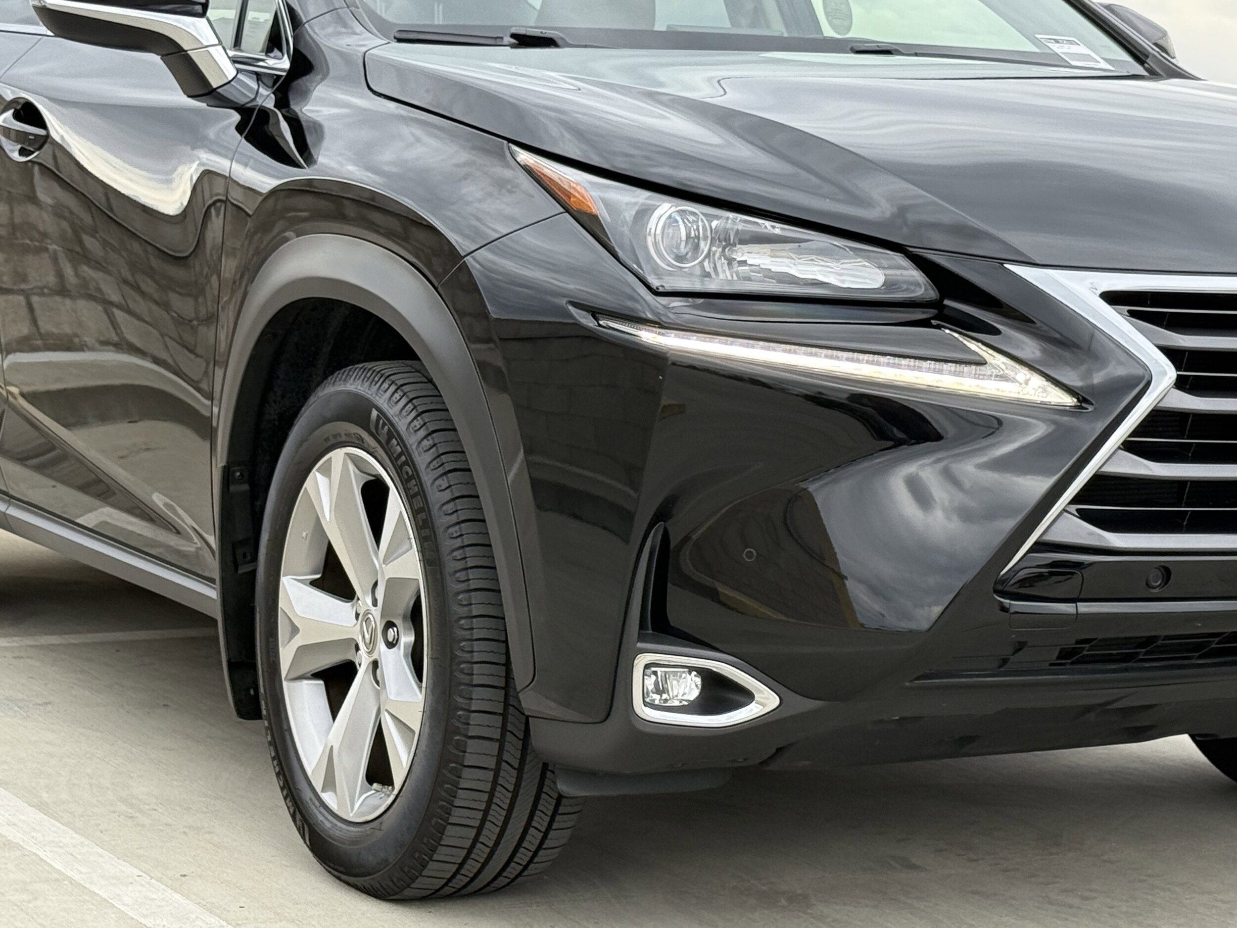 2017 Lexus NX 200t Luxury photo 4