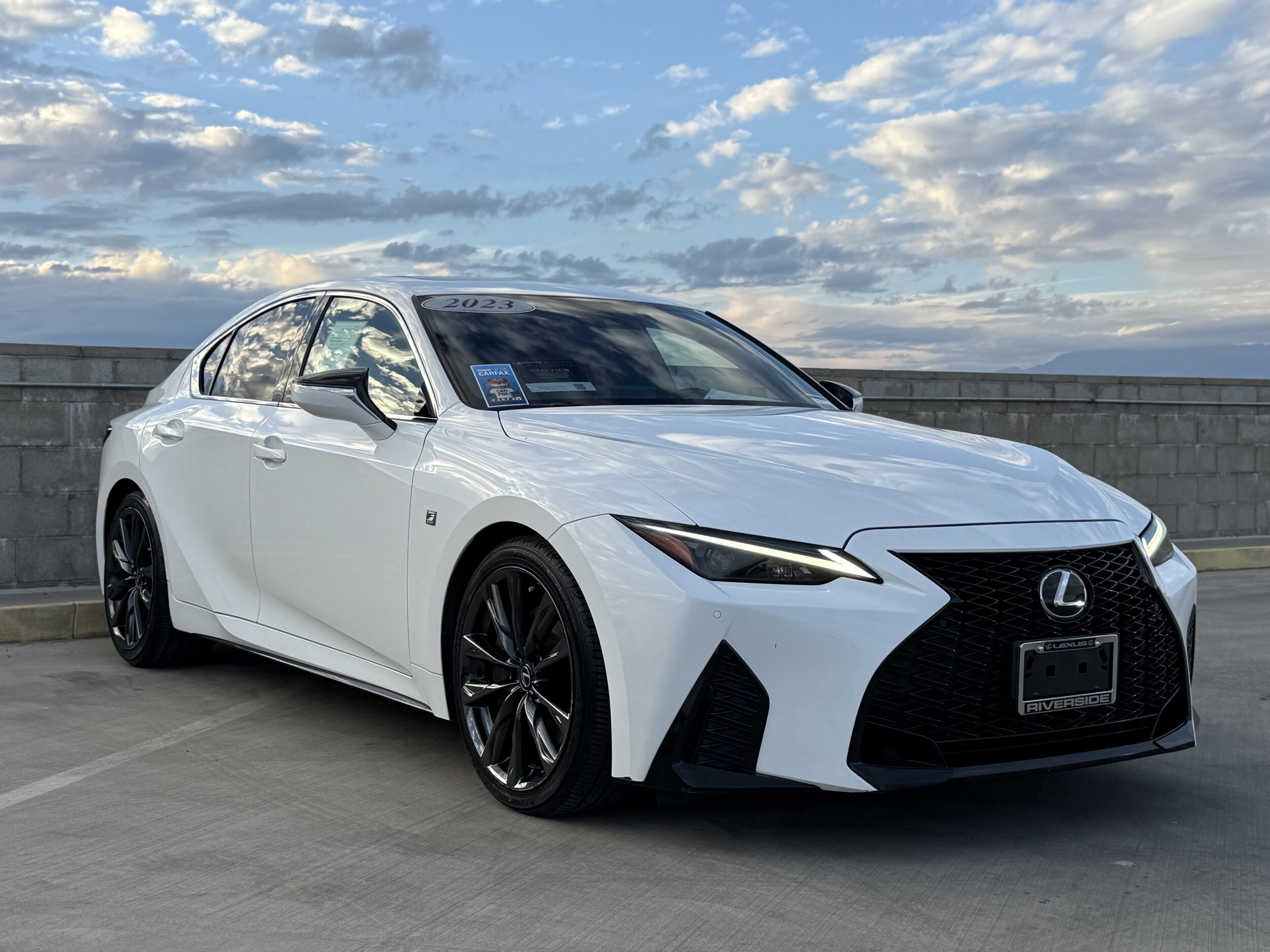 2023 Lexus IS 350 F SPORT photo 2