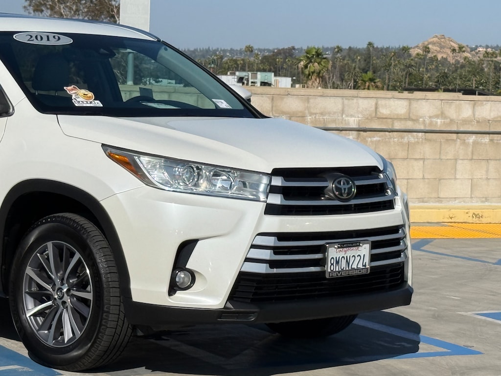 Used 2019 Toyota Highlander XLE V6 SUV