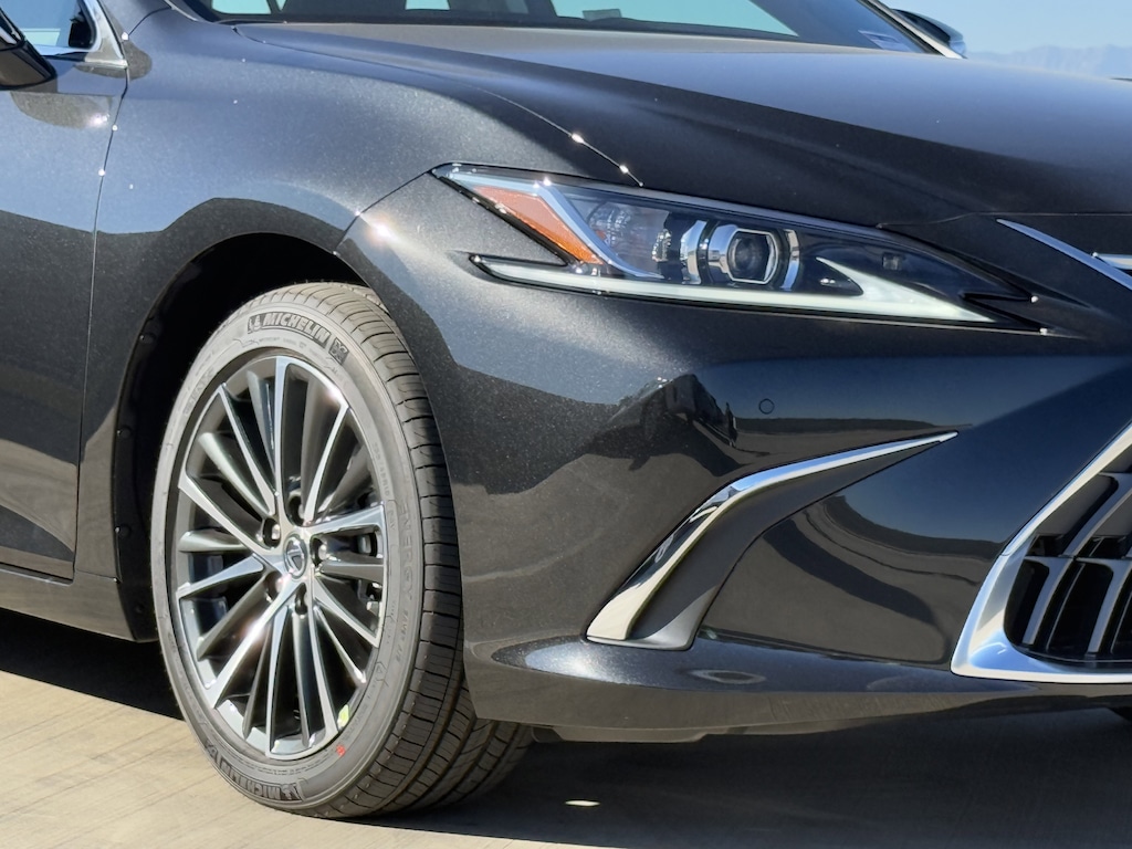 New 2025 Lexus ES ES 300h SEDAN