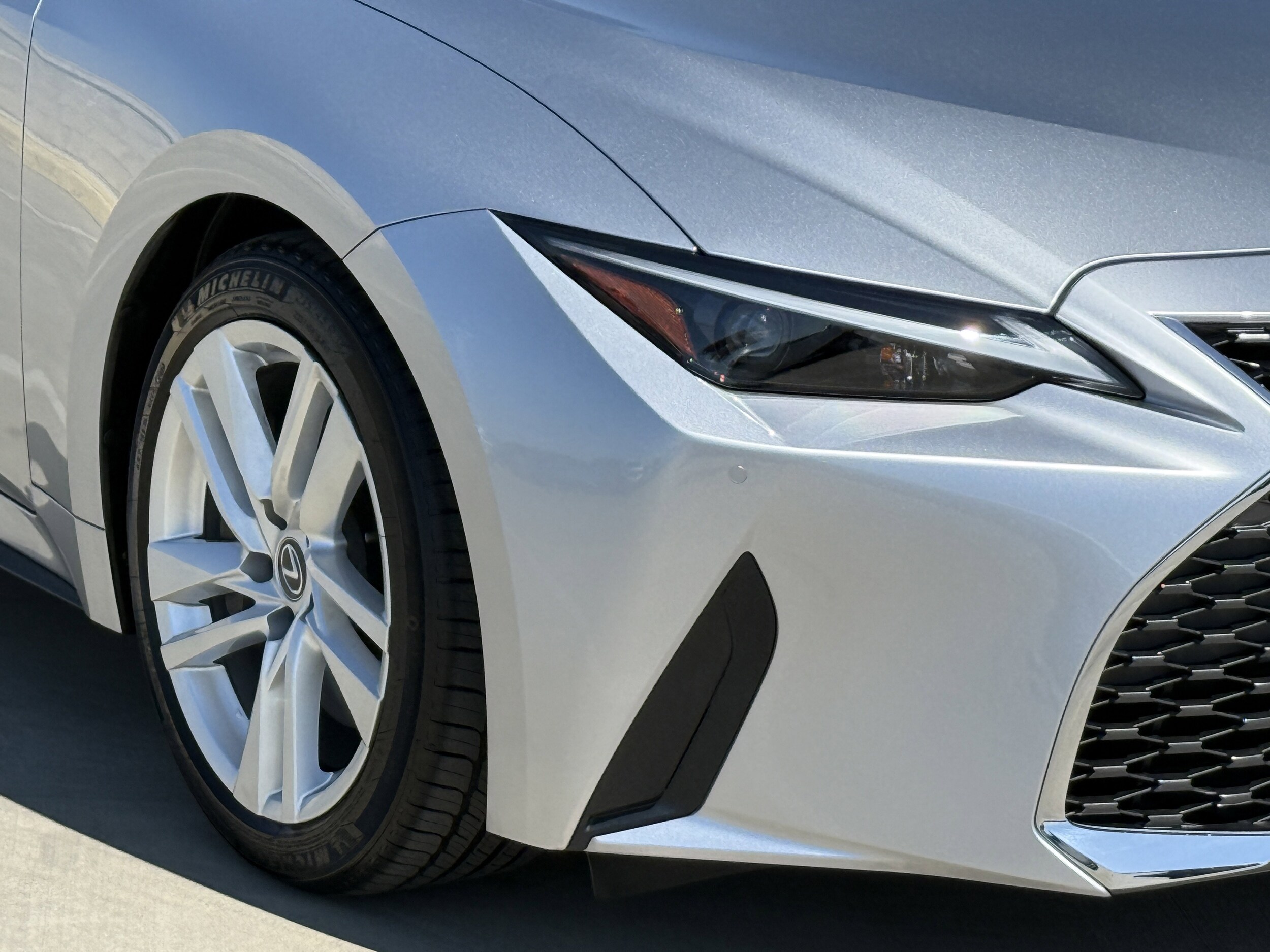 2025 Lexus IS 300 photo 4