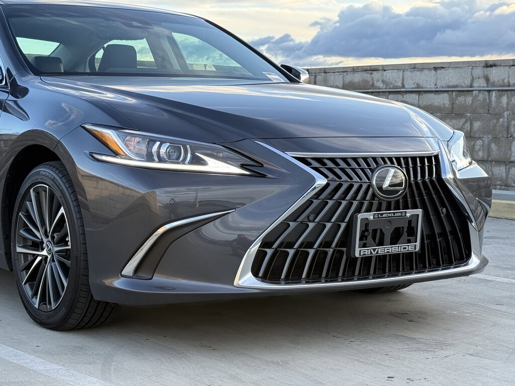 New 2025 Lexus ES ES 300h SEDAN