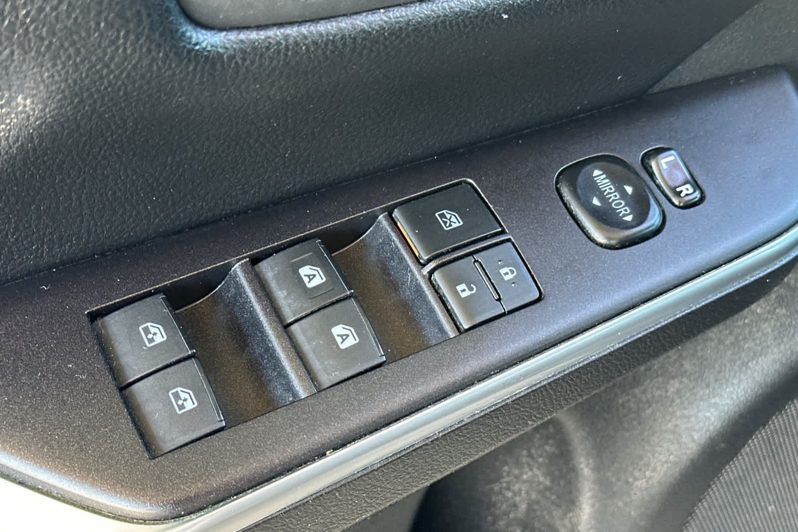 Thumbnail: 2016 Toyota Camry - 12