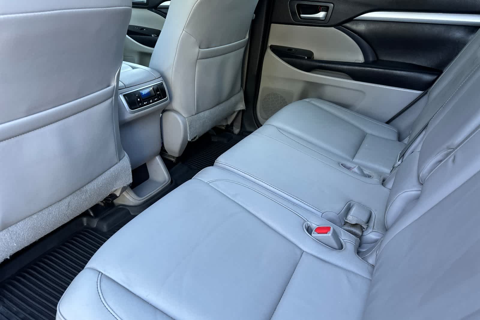 Thumbnail: 2016 Toyota Highlander - 4