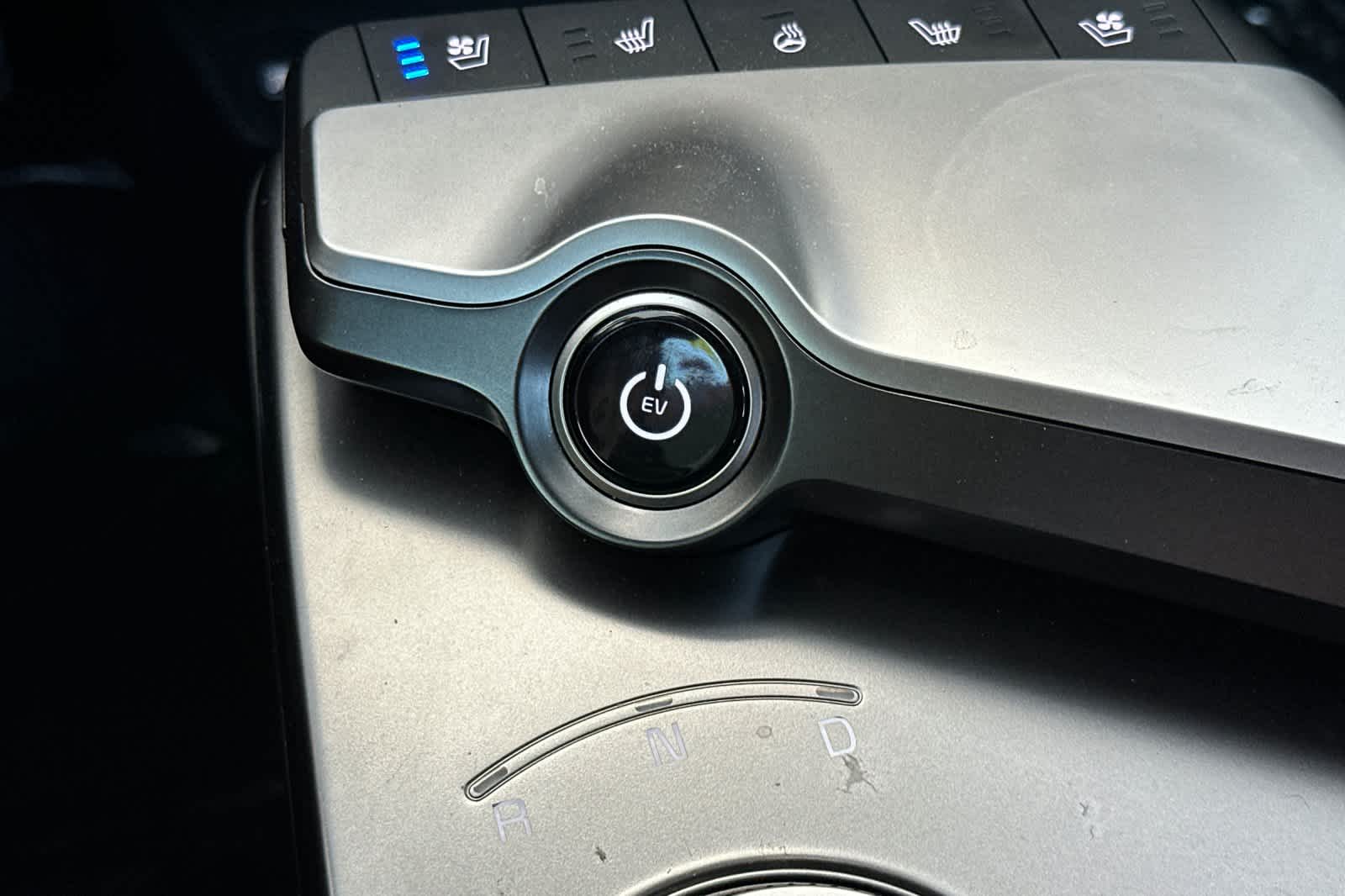 Thumbnail: 2023 Kia EV6 - 25