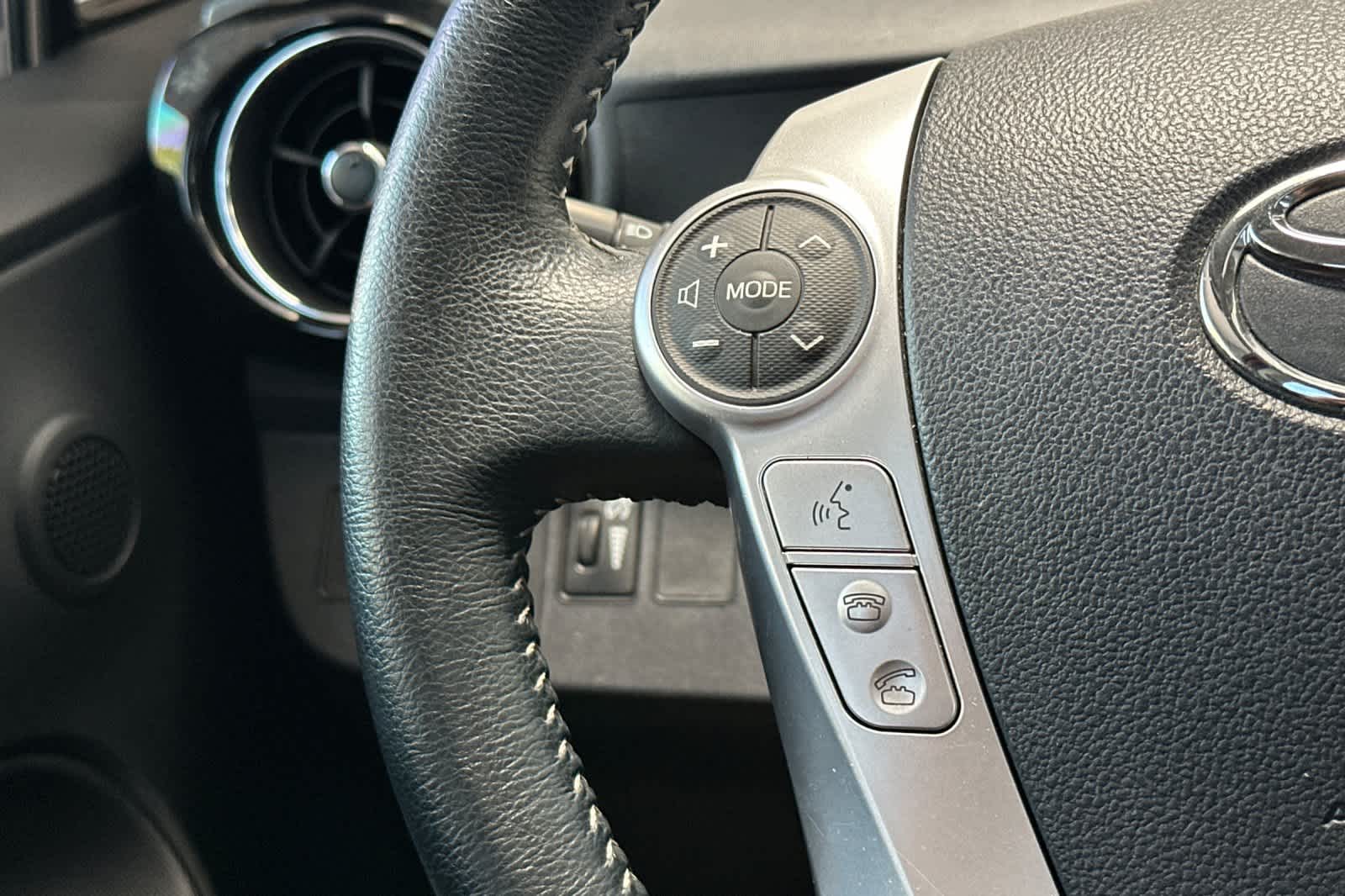 Thumbnail: 2015 Toyota Prius c - 26