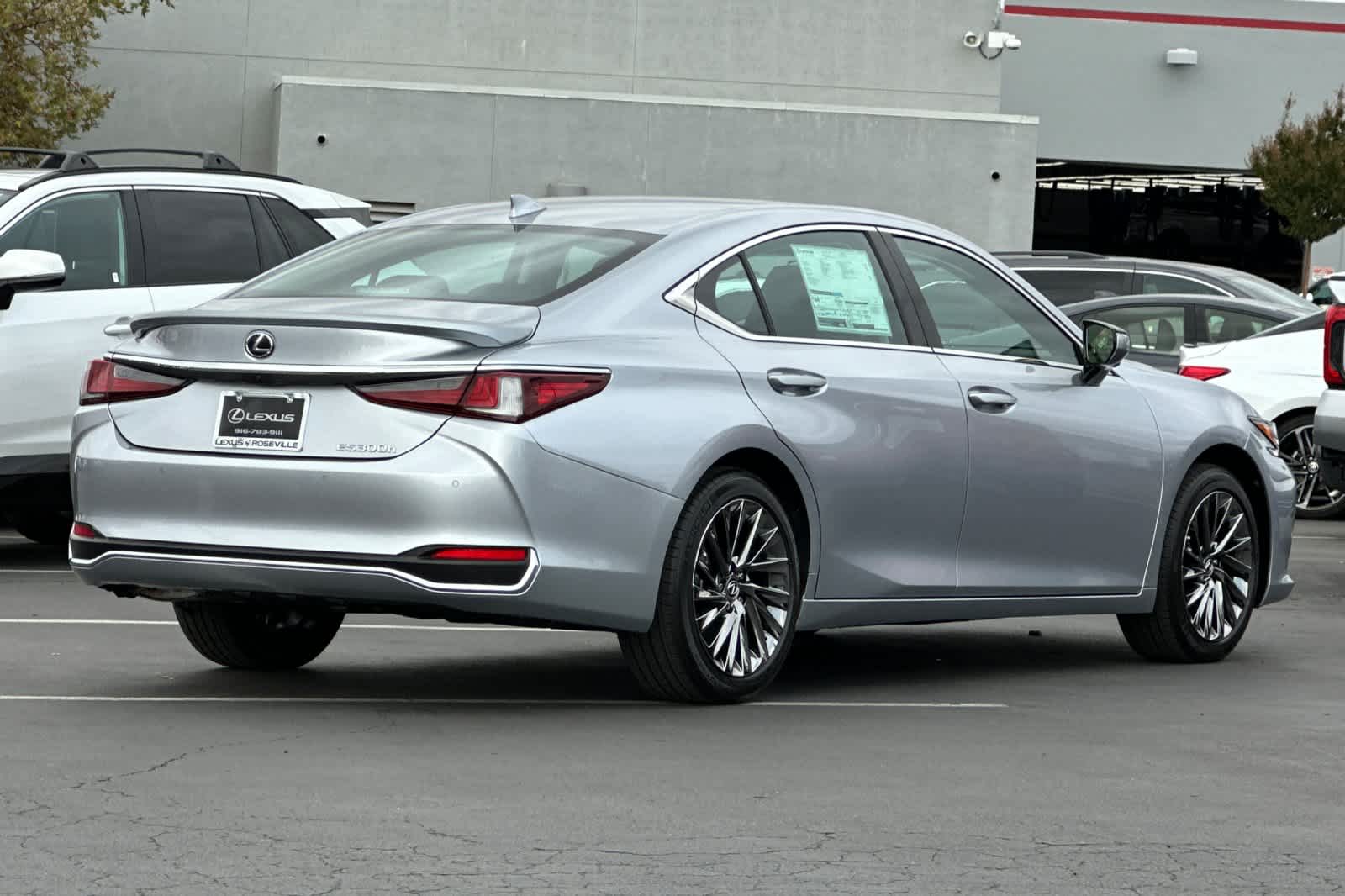 Thumbnail: 2025 Lexus ES - 2