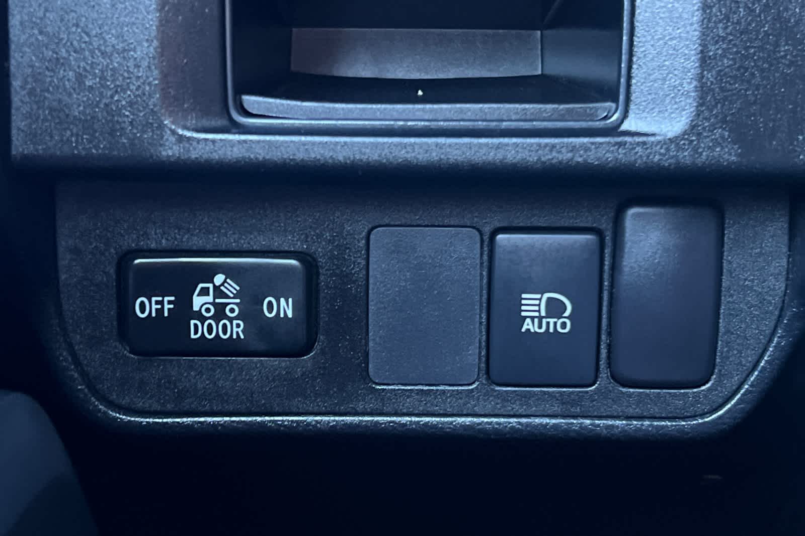 Thumbnail: 2019 Toyota Tacoma - 27