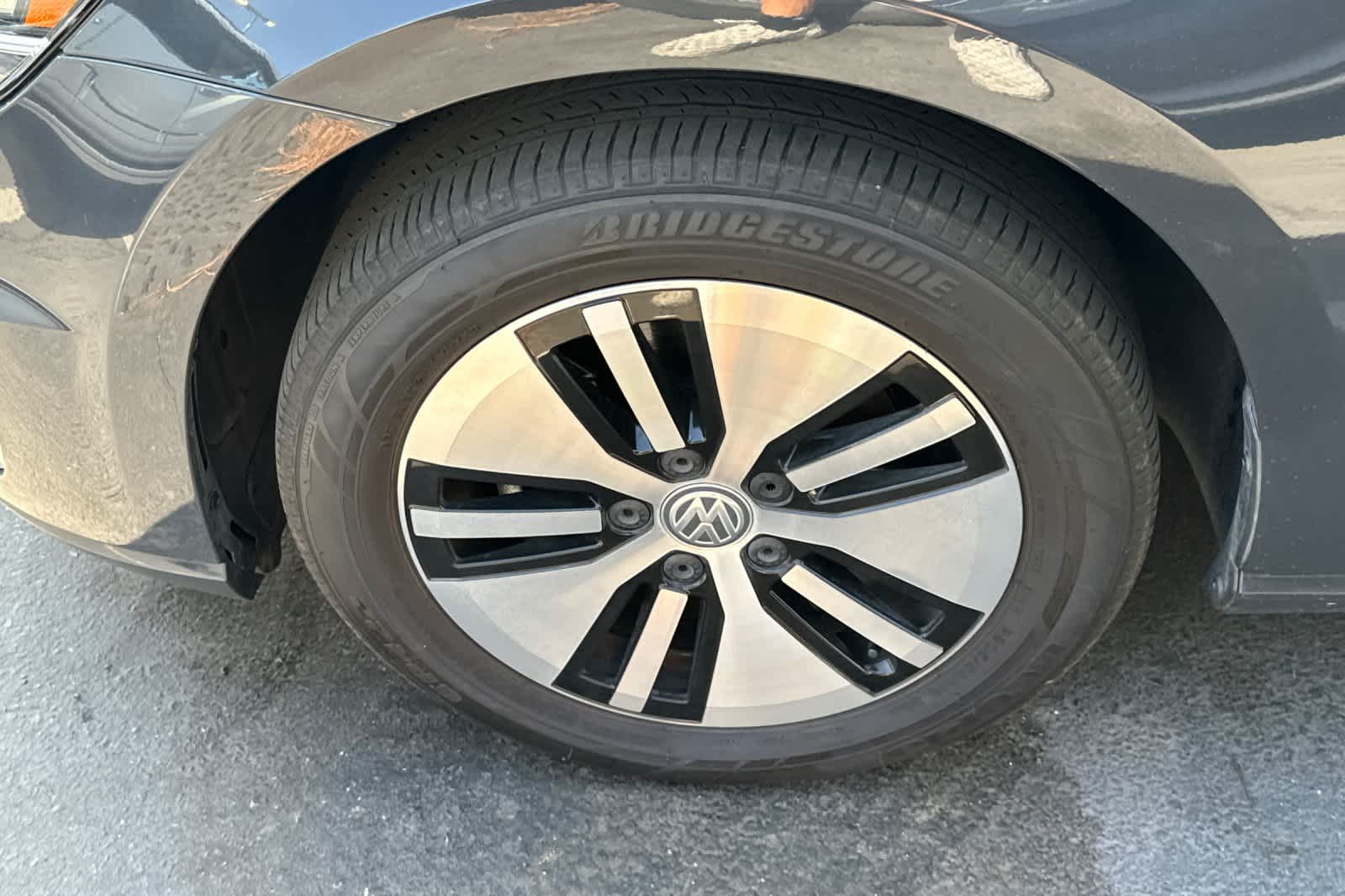 Thumbnail: 2019 Volkswagen e-Golf - 22