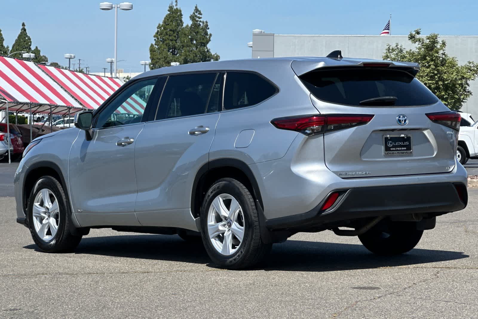 Thumbnail: 2022 Toyota Highlander - 7