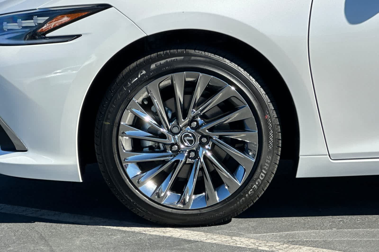 Thumbnail: 2025 Lexus ES - 31