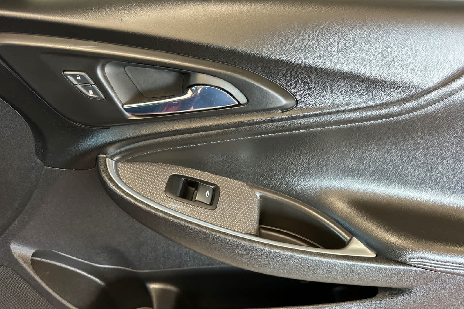 Thumbnail: 2017 Chevrolet Malibu - 18