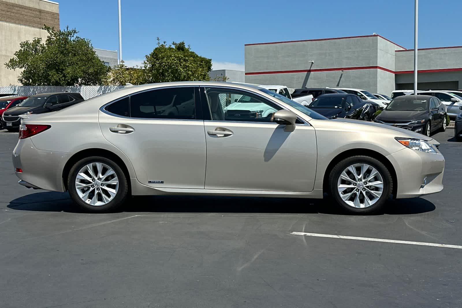 Thumbnail: 2014 Lexus ES - 6
