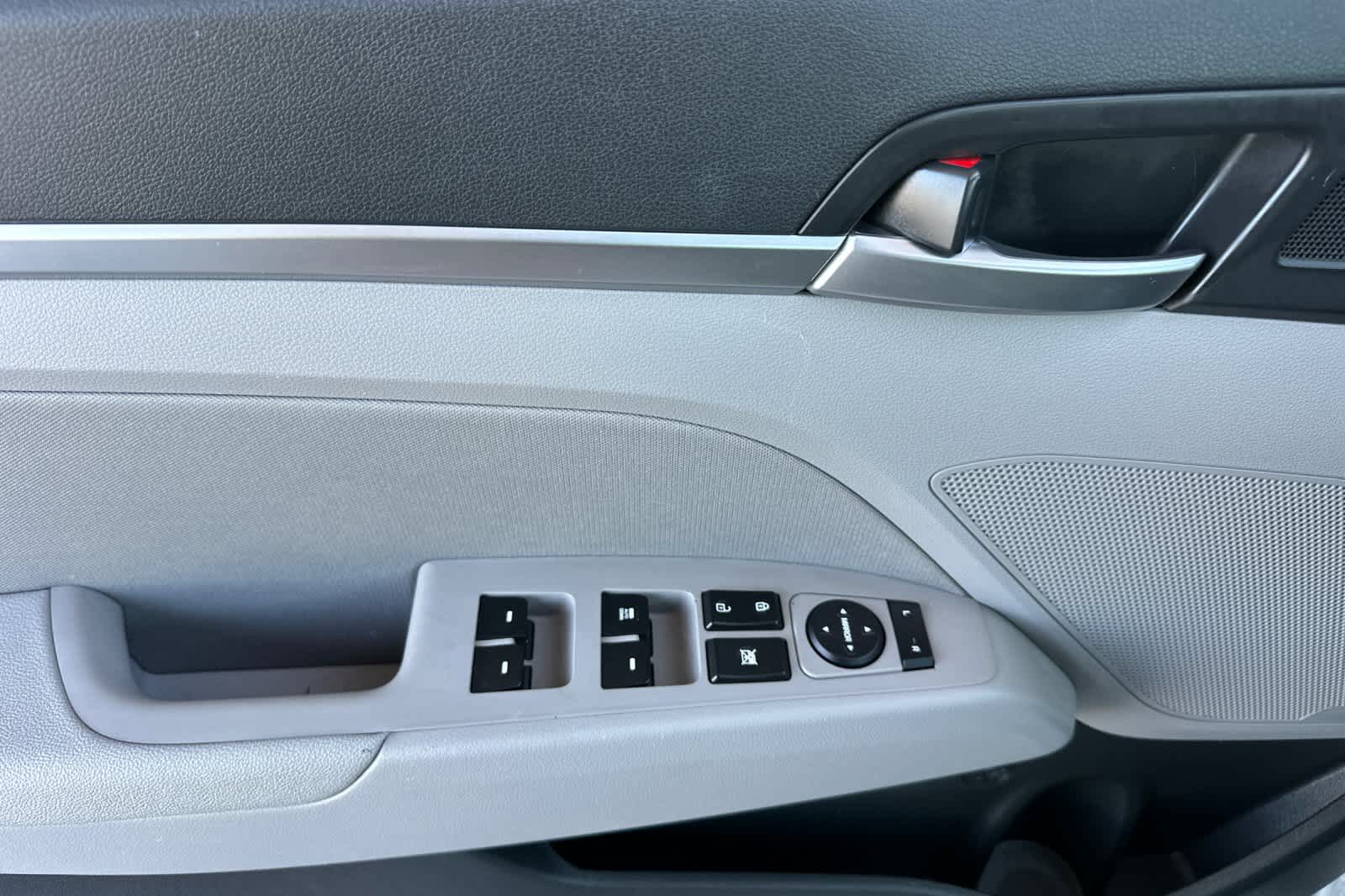 Thumbnail: 2020 Hyundai Elantra - 12