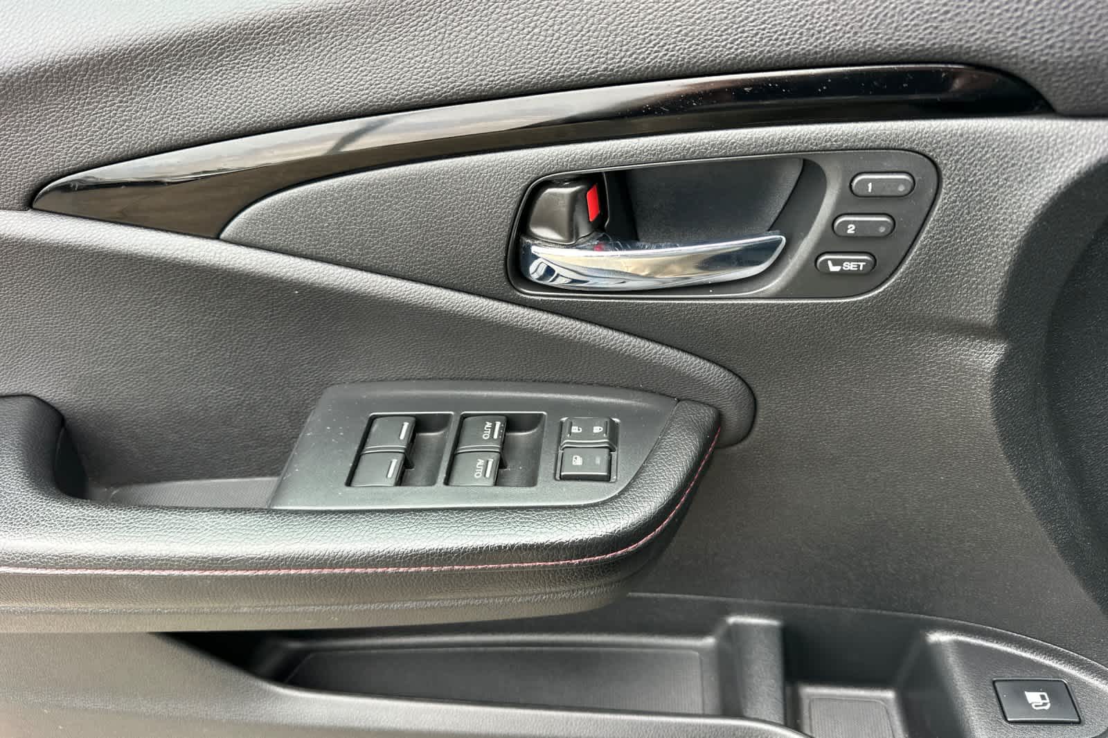 Thumbnail: 2017 Honda Ridgeline - 12