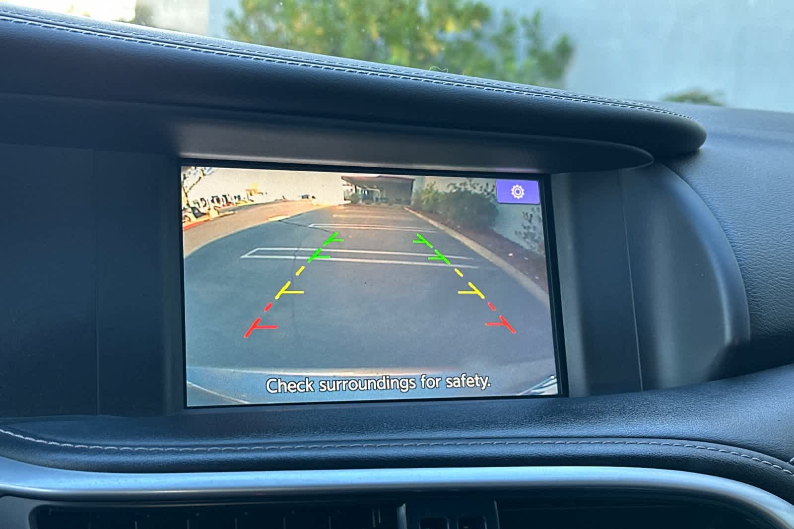 Thumbnail: 2018 INFINITI QX30 - 21