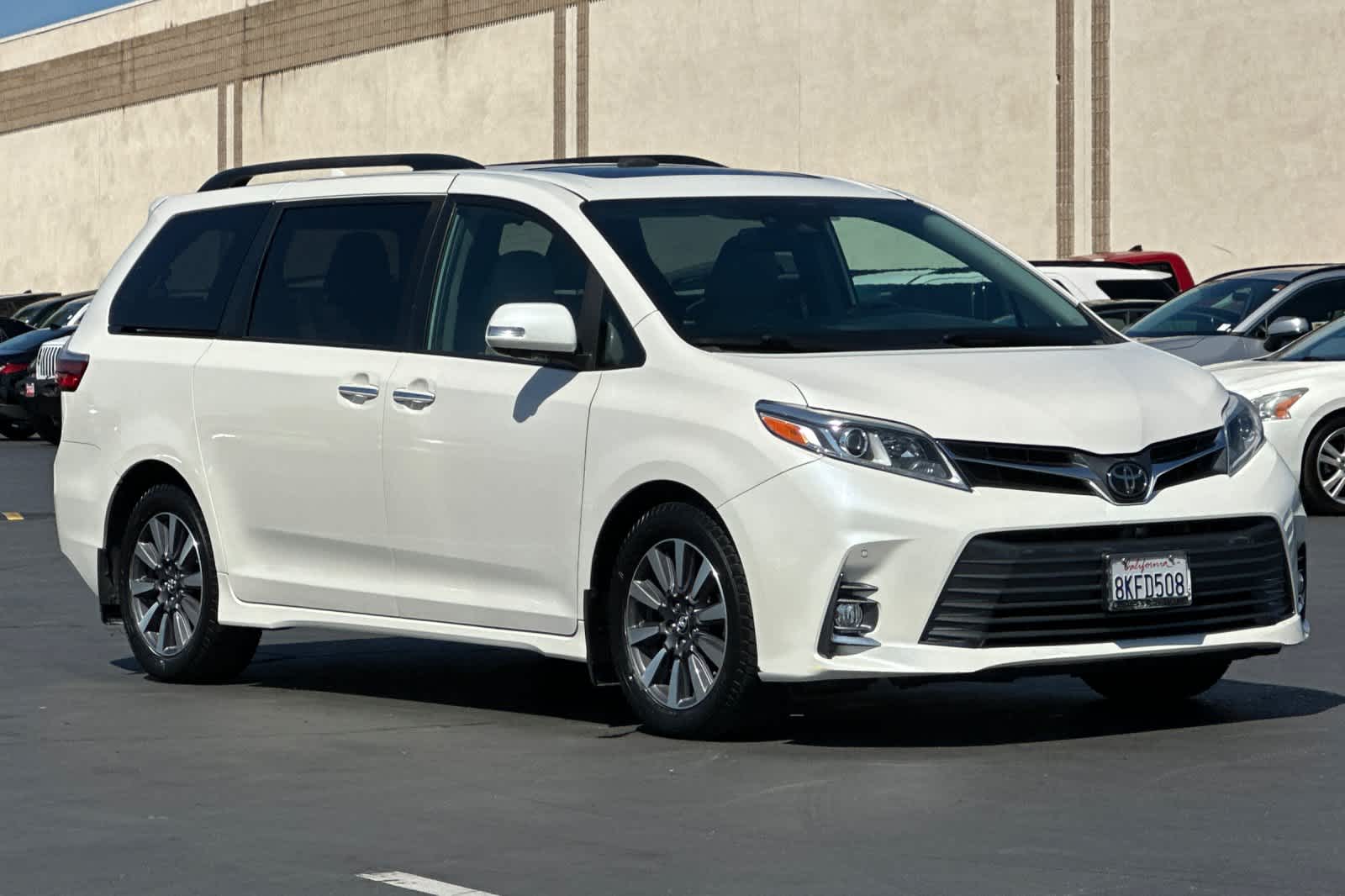 Thumbnail: 2019 Toyota Sienna - 5