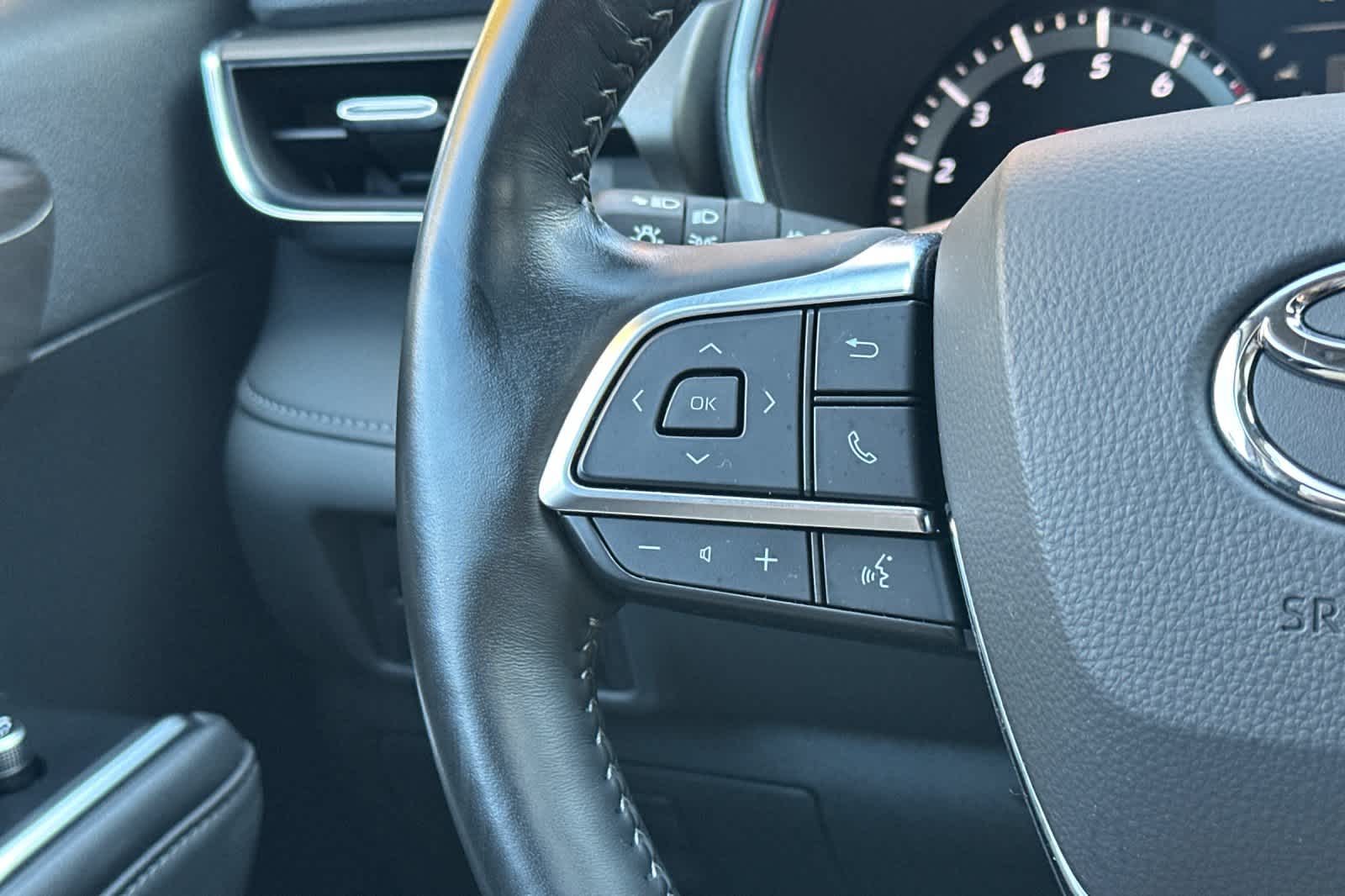 Thumbnail: 2021 Toyota Highlander - 27